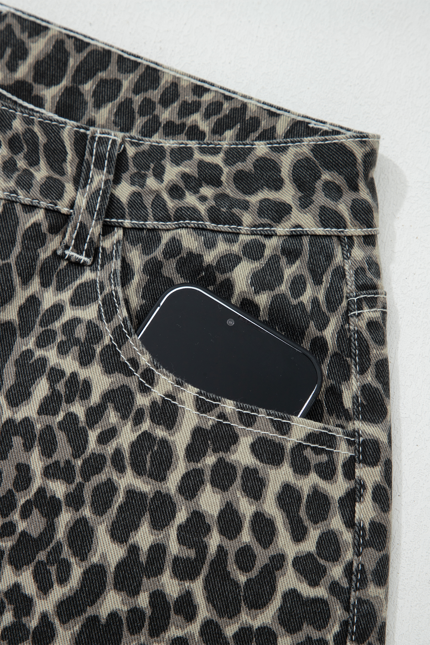 Women's Black Leopard Print High Waist Barrel Jeans – Casual Daily Style for Fall - Detail View 13 Women's Black Leopard Print High Waist Barrel Jeans – Casual Daily Style for Fall - Detail View 13