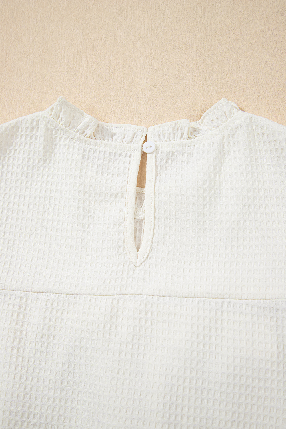Women's Blouse, White Ruffle Trim, Waffle Knit Fabric, Short Sleeve, Round Neck, Casual Wear, Daily Wear, Summer Fashion, Elegant Style, Comfortable Top, Versatile Outfit, Sophisticated Design, Country Style, Shift Silhouette - Detail View 8 Women's Blouse, White Ruffle Trim, Waffle Knit Fabric, Short Sleeve, Round Neck, Casual Wear, Daily Wear, Summer Fashion, Elegant Style, Comfortable Top, Versatile Outfit, Sophisticated Design, Country Style, Shift Silhouette - Detail View 8