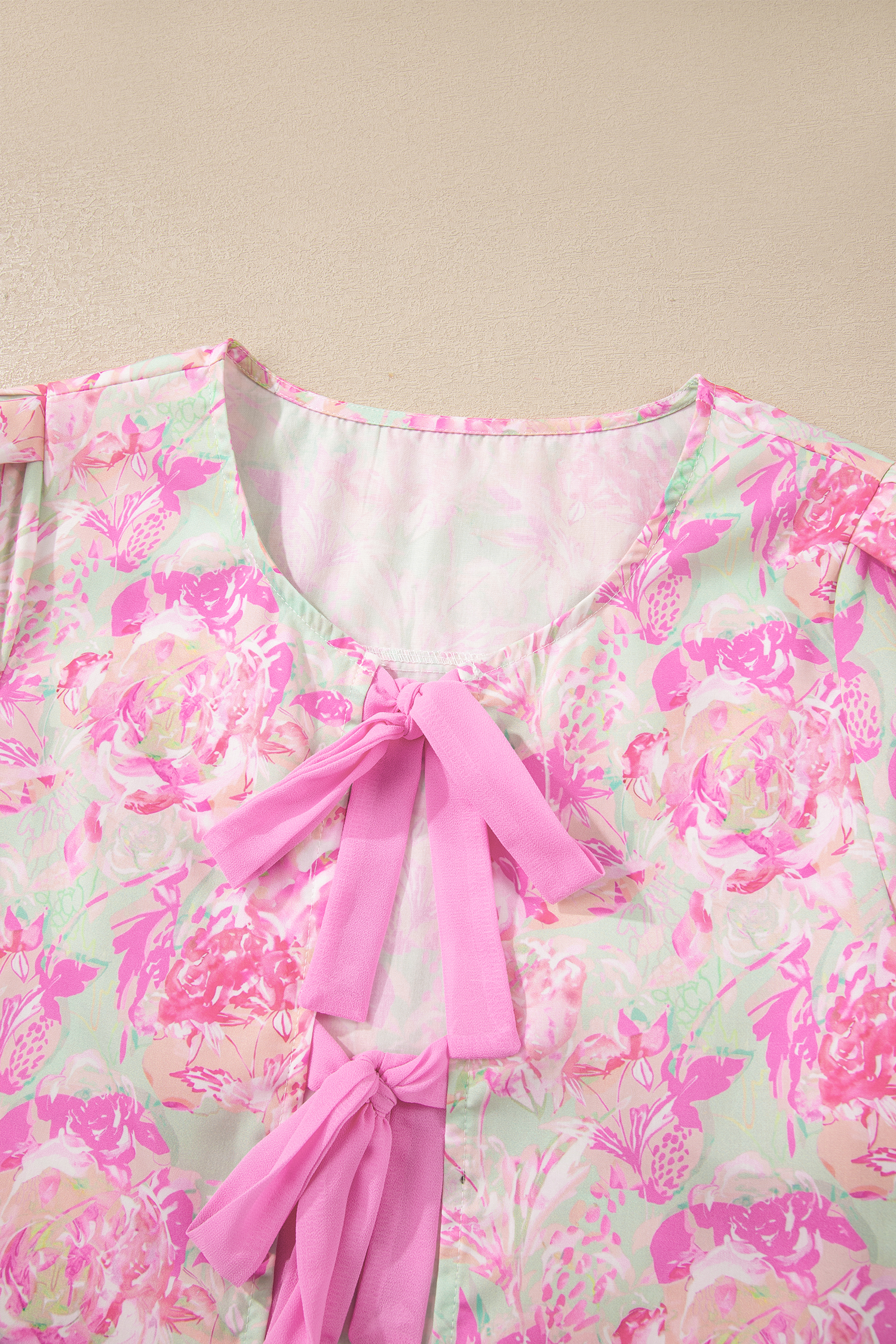 Stylish Pink Floral Knot Blouse – A Versatile Addition to Your Summer Wardrobe - Detail View 12 Stylish Pink Floral Knot Blouse – A Versatile Addition to Your Summer Wardrobe - Detail View 12