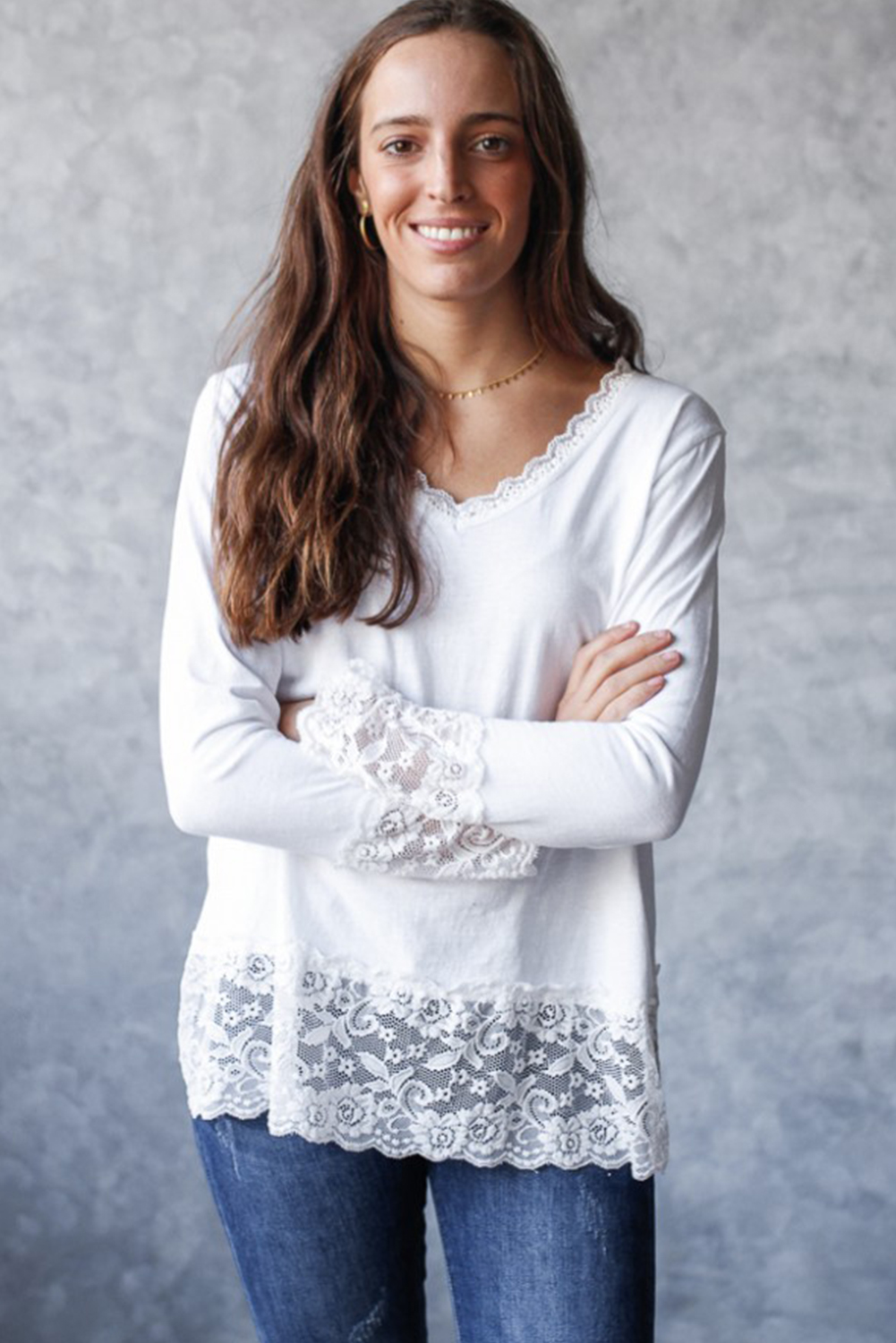 Versatile White V-Neck Loose Blouse for Women in Fall and Spring - Detail View 3 Versatile White V-Neck Loose Blouse for Women in Fall and Spring - Detail View 3