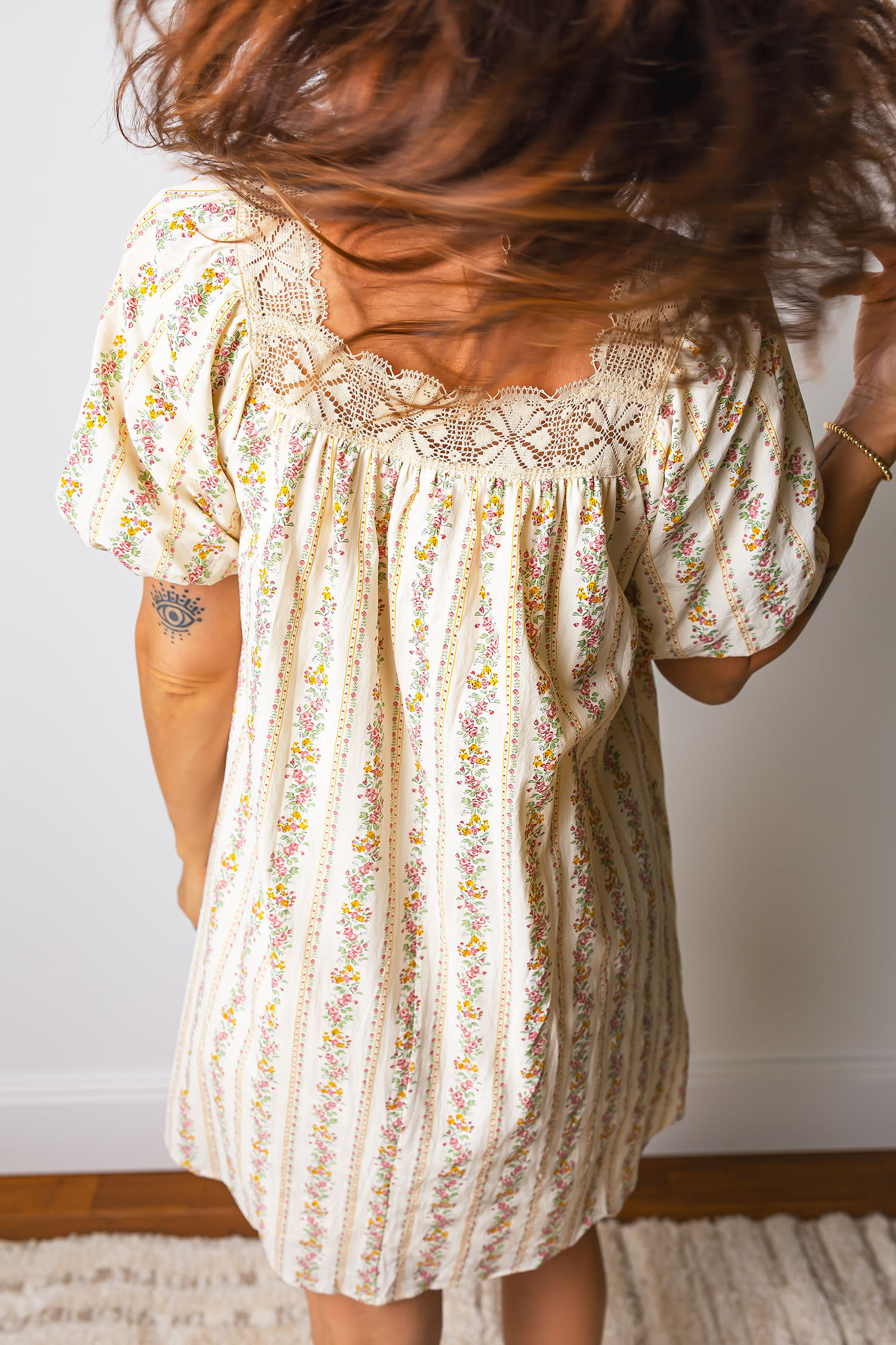 Casual Summer Floral Shift Dress – Short Sleeve Mini Dress with Bow & Lace for Daily Wear - Detail View 3 Casual Summer Floral Shift Dress – Short Sleeve Mini Dress with Bow & Lace for Daily Wear - Detail View 3