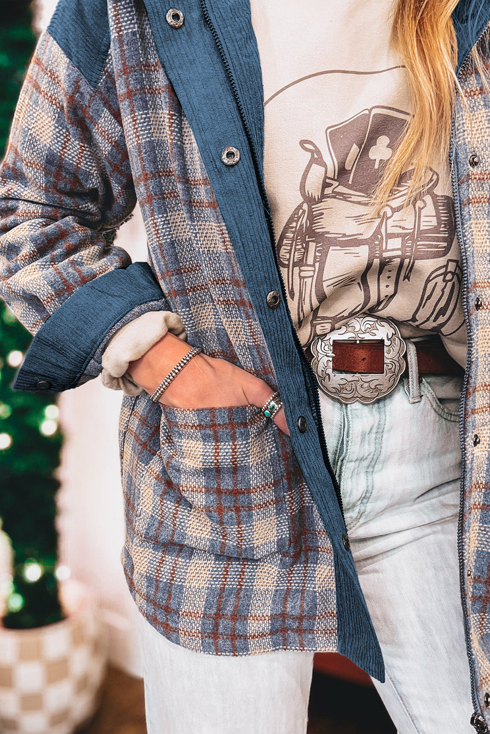 Versatile Gray Patchwork Zip-Up Jacket - Perfect for Daily, Beach, and Outdoor Activities - Detail View 3 Versatile Gray Patchwork Zip-Up Jacket - Perfect for Daily, Beach, and Outdoor Activities - Detail View 3