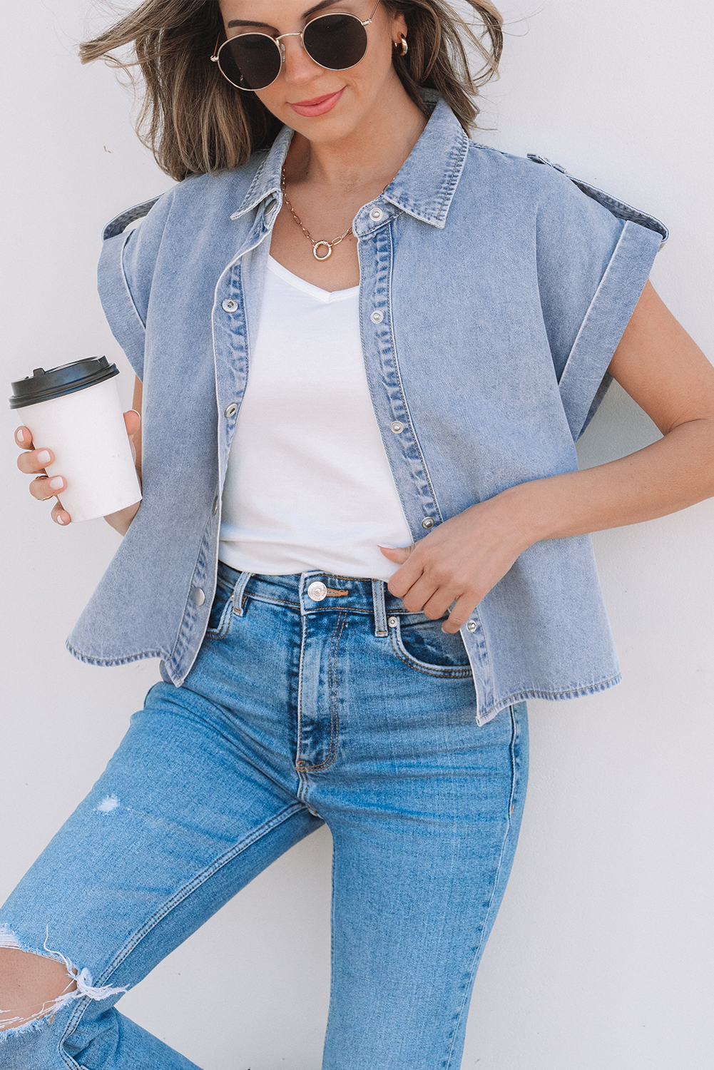 Fashionable Boxy Fit Cropped Shirt for Summer - Versatile Denim Blouse - Detail View 3 Fashionable Boxy Fit Cropped Shirt for Summer - Versatile Denim Blouse - Detail View 3