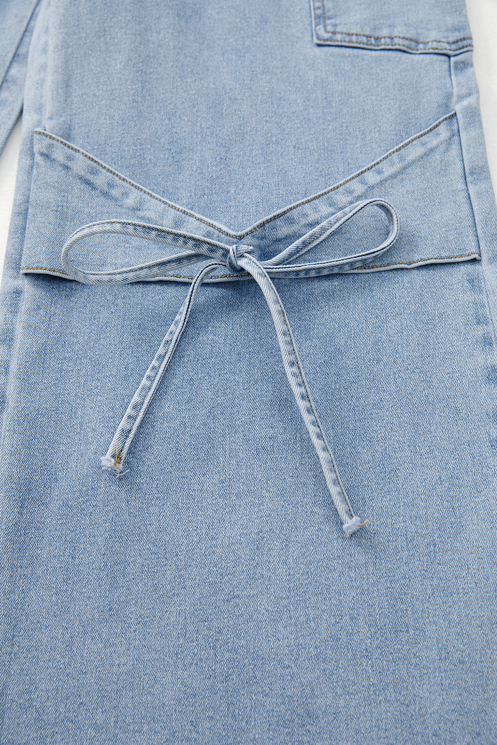 Women's Beau Blue Bowknot Decor Boyfriend Cargo Jeans with Pocket - Detail View 9 Women's Beau Blue Bowknot Decor Boyfriend Cargo Jeans with Pocket - Detail View 9