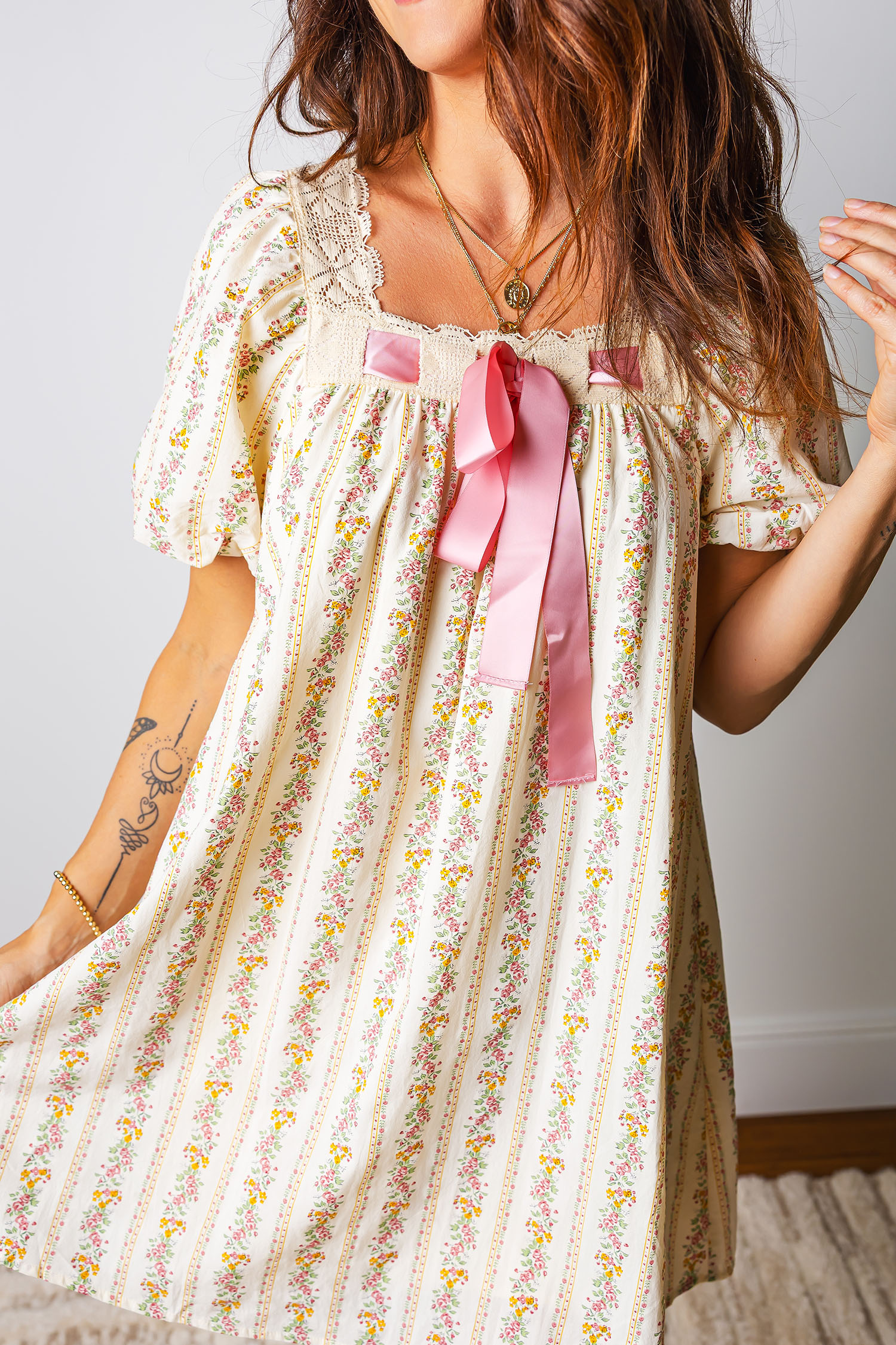 Southern Belle Style Mini Dress – Multicolour Floral Print Shift with Lace Details & Bow - Detail View 8 Southern Belle Style Mini Dress – Multicolour Floral Print Shift with Lace Details & Bow - Detail View 8
