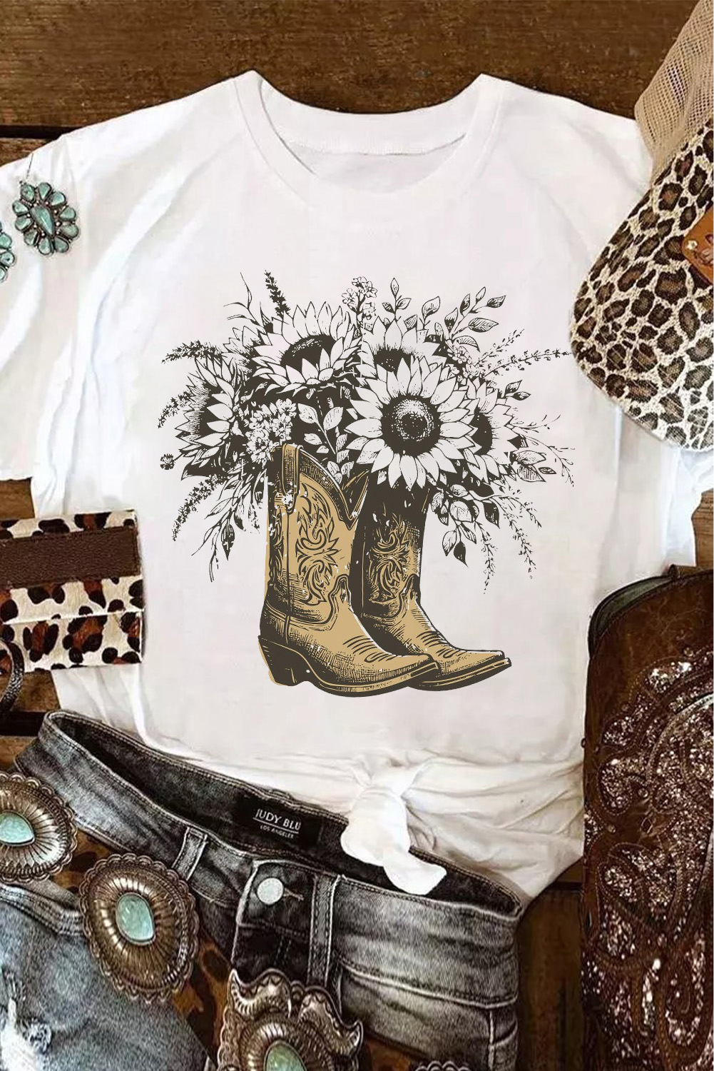 Retro Floral Boho Graphic T-Shirt with Cuffed Sleeves for Country Vibes - Detail View 2 Retro Floral Boho Graphic T-Shirt with Cuffed Sleeves for Country Vibes - Detail View 2