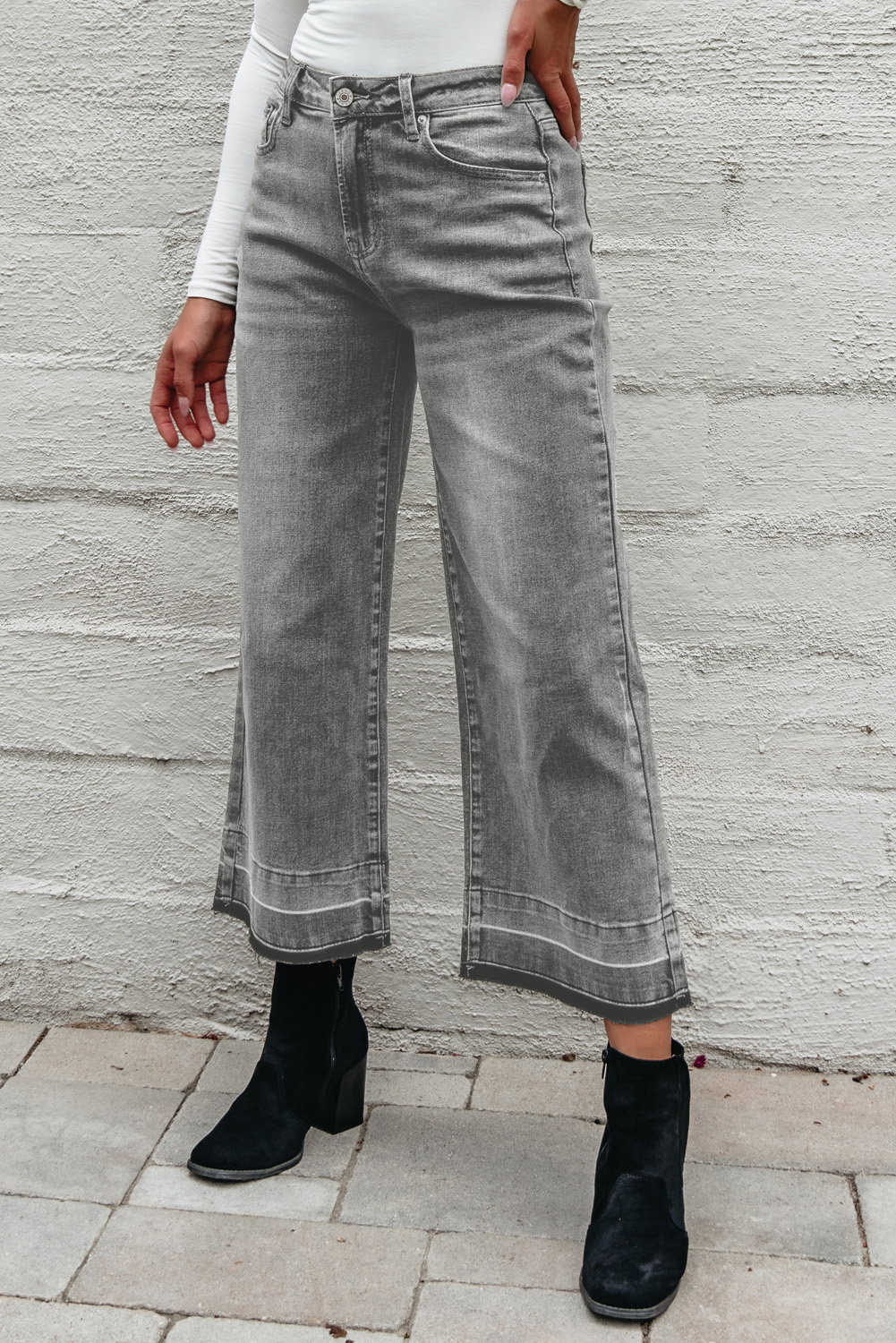 Women's Gray High Waist Straight Leg Jeans – Trendy Loose Fit with Raw Hem for Casual Outings - Detail View 9 Women's Gray High Waist Straight Leg Jeans – Trendy Loose Fit with Raw Hem for Casual Outings - Detail View 9