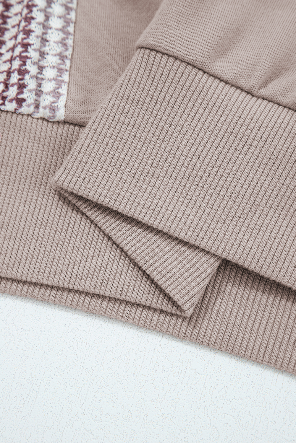 Chic DUNE Patchwork Baggy Hoodie – Cozy Khaki Layer for Fall & Autumn - Detail View 8 Chic DUNE Patchwork Baggy Hoodie – Cozy Khaki Layer for Fall & Autumn - Detail View 8