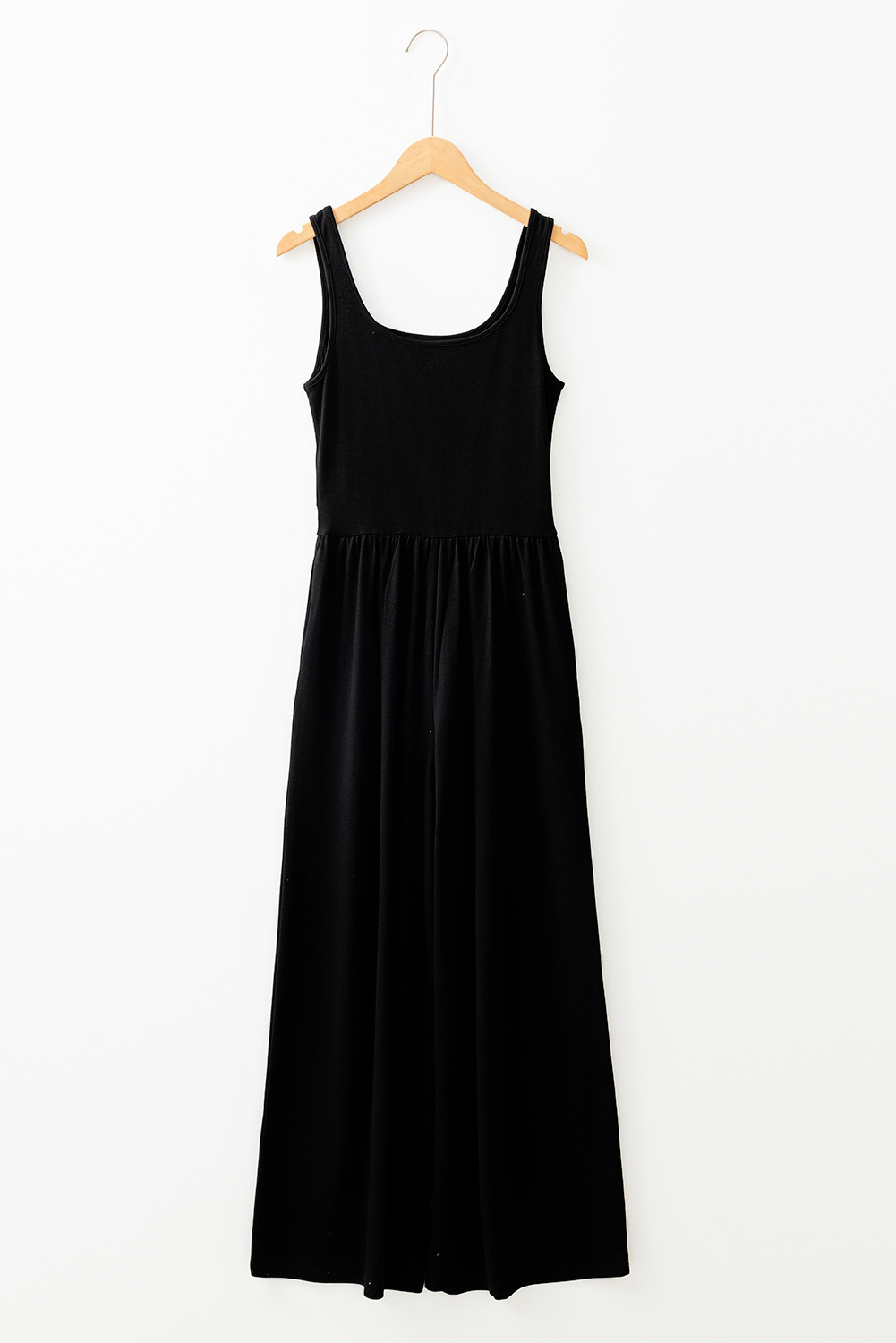 Casual Summer Jumpsuit for Women - Comfortable Sleeveless Wide Leg Fashion - Detail View 7 Casual Summer Jumpsuit for Women - Comfortable Sleeveless Wide Leg Fashion - Detail View 7