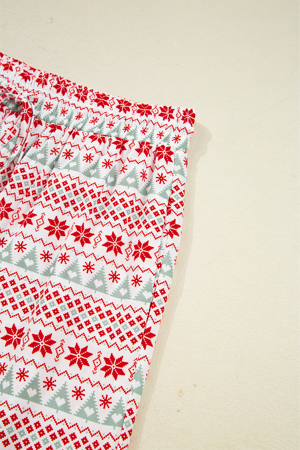 Festive White Christmas Motif 2-Piece Pajama Set for Women – Versatile Long Sleeve Option for Fall Evenings - Detail View 15 Festive White Christmas Motif 2-Piece Pajama Set for Women – Versatile Long Sleeve Option for Fall Evenings - Detail View 15