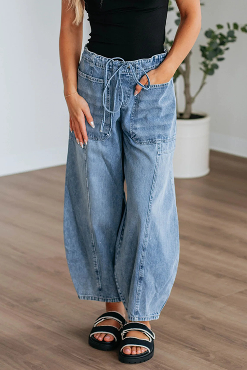 Stylish Fall & Autumn Wide Leg Jeans - Comfortable High Waist Design - Detail View 7 Stylish Fall & Autumn Wide Leg Jeans - Comfortable High Waist Design - Detail View 7