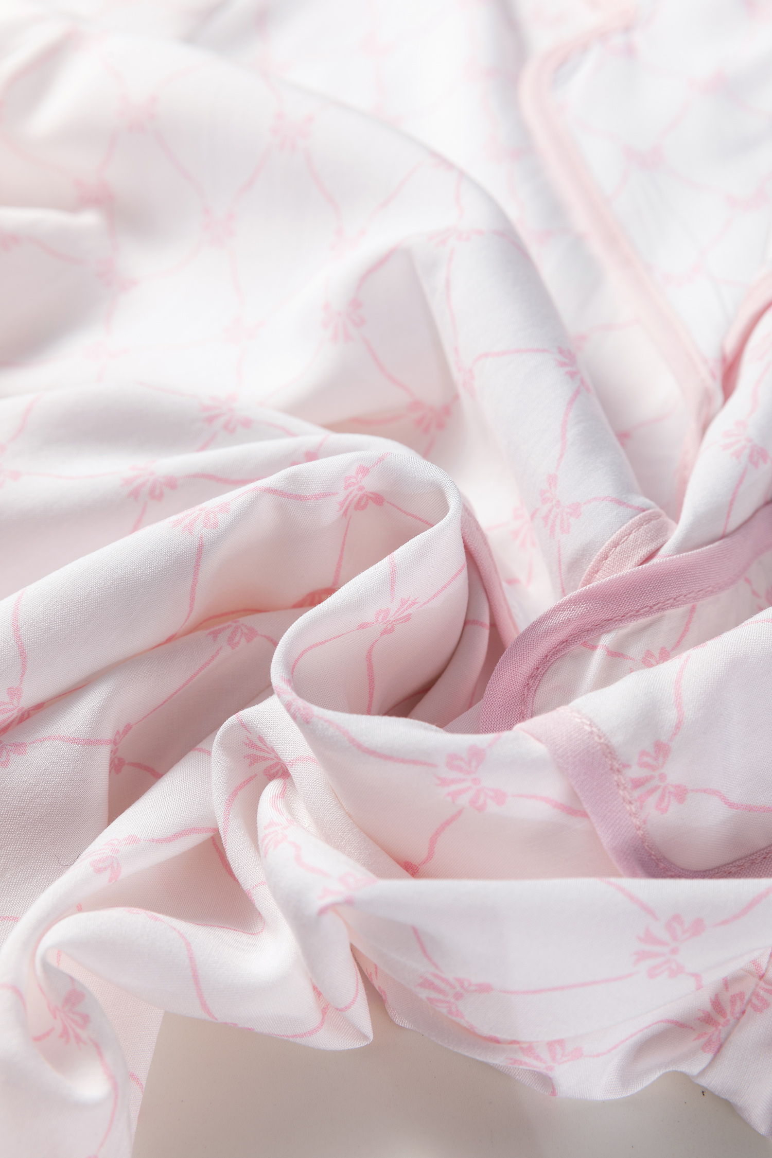Floral and Plaid Pink Pajama Set with Bow Details – Ideal Women's Sleepwear for Spring - Detail View 15 Floral and Plaid Pink Pajama Set with Bow Details – Ideal Women's Sleepwear for Spring - Detail View 15