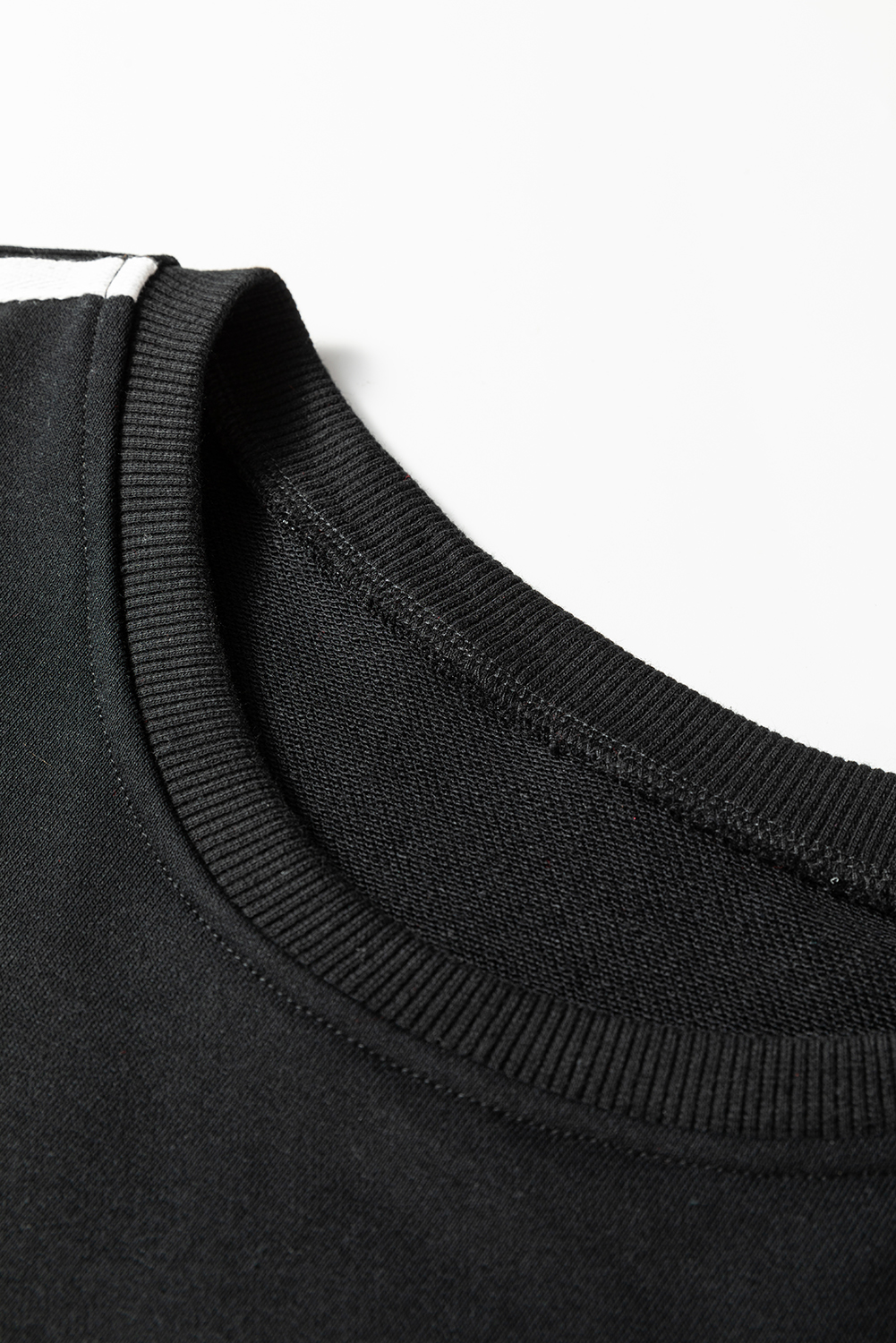 Casual Fall & Autumn Set: Contrast Trim Crewneck Pullover and High Waist Sweatpants - Detail View 10 Casual Fall & Autumn Set: Contrast Trim Crewneck Pullover and High Waist Sweatpants - Detail View 10