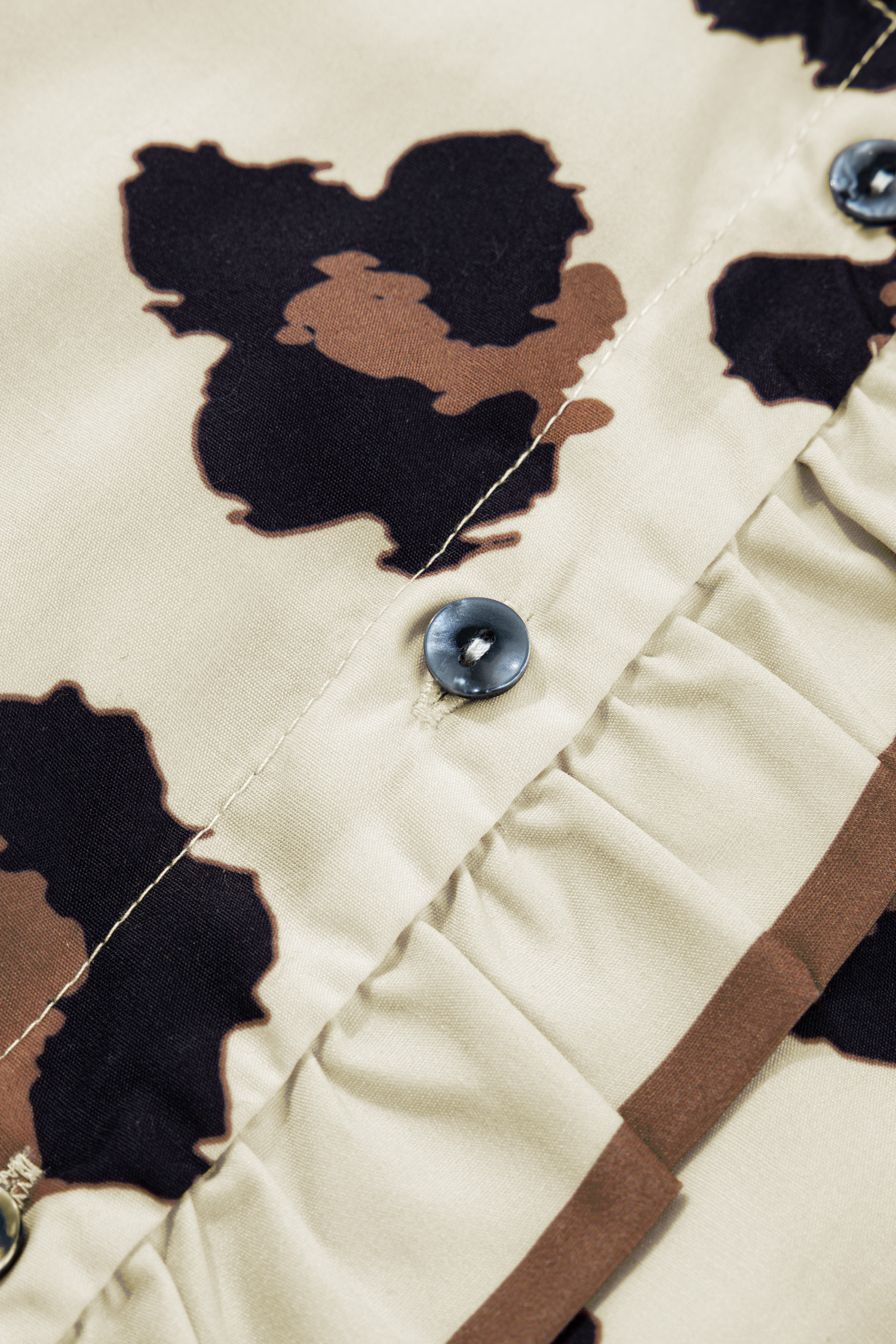 Khaki Leopard Print Women's Blouse – Short Sleeve V Neck Colorblock Shirt for Daily Wear - Detail View 8 Khaki Leopard Print Women's Blouse – Short Sleeve V Neck Colorblock Shirt for Daily Wear - Detail View 8