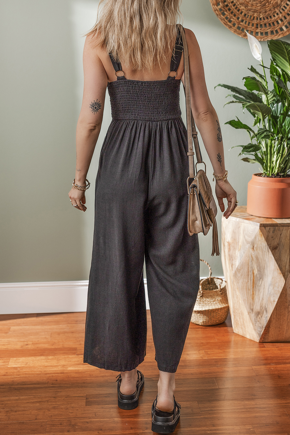 Chic and Comfortable Black Jumpsuit with Unique Cut Out Design - Casual Summer Style - Detail View 2 Chic and Comfortable Black Jumpsuit with Unique Cut Out Design - Casual Summer Style - Detail View 2