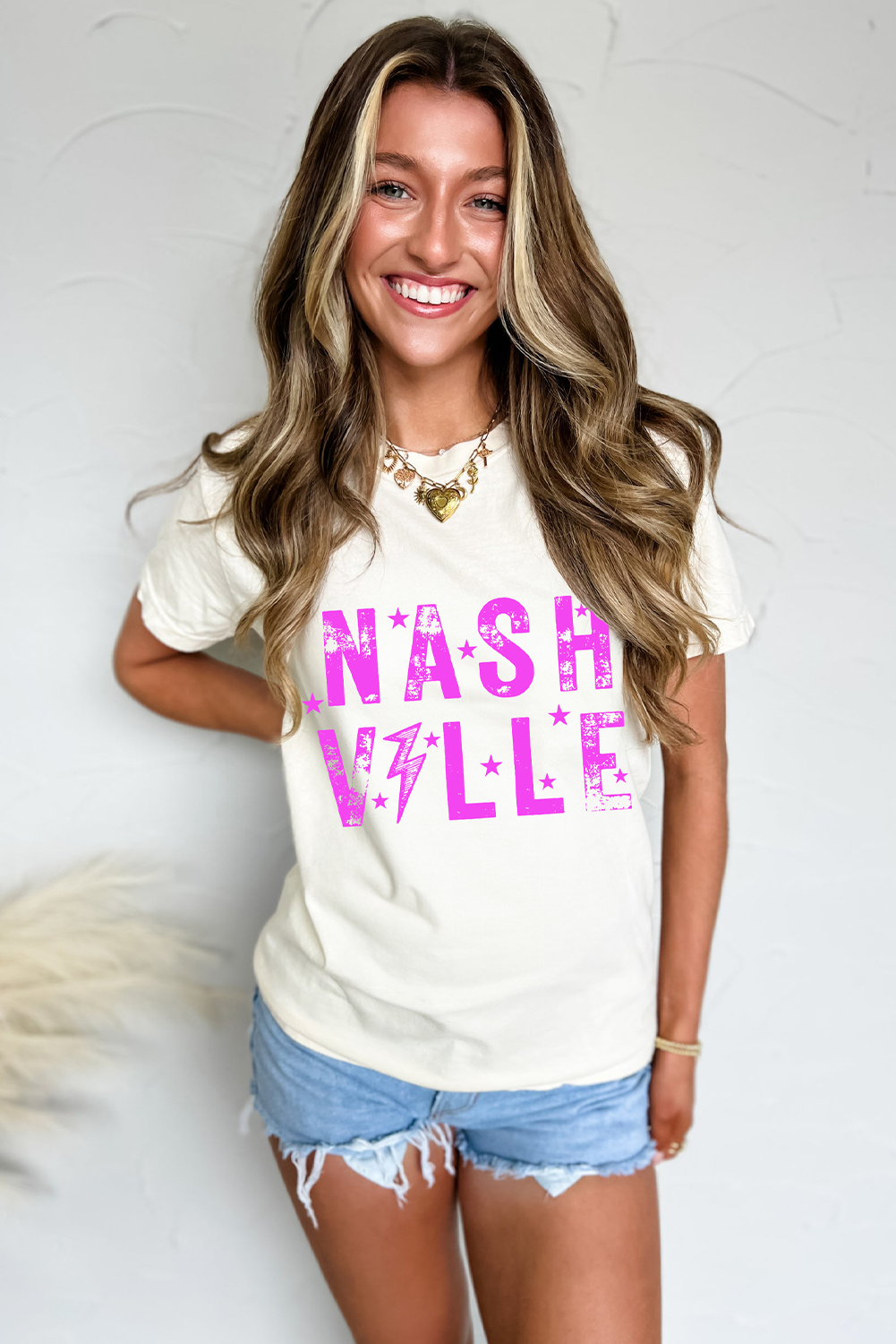 Soft and Comfortable White Graphic T-Shirt - Ideal for Daily Wear and Concerts - Detail View 3 Soft and Comfortable White Graphic T-Shirt - Ideal for Daily Wear and Concerts - Detail View 3