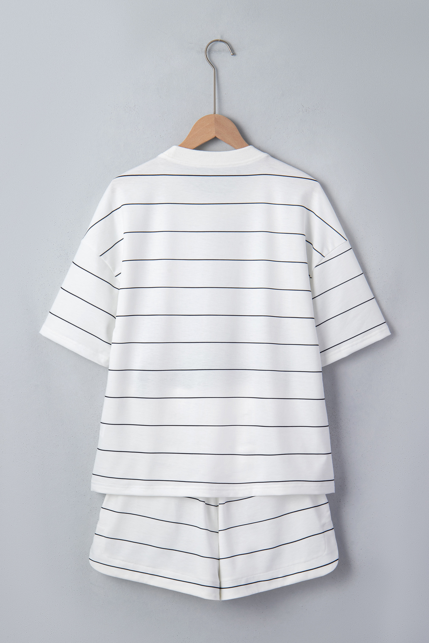 Casual Striped Summer Lounge Set for Women – Short Sleeve Top and Pocketed Shorts with Drawstring Waist - Detail View 5 Casual Striped Summer Lounge Set for Women – Short Sleeve Top and Pocketed Shorts with Drawstring Waist - Detail View 5