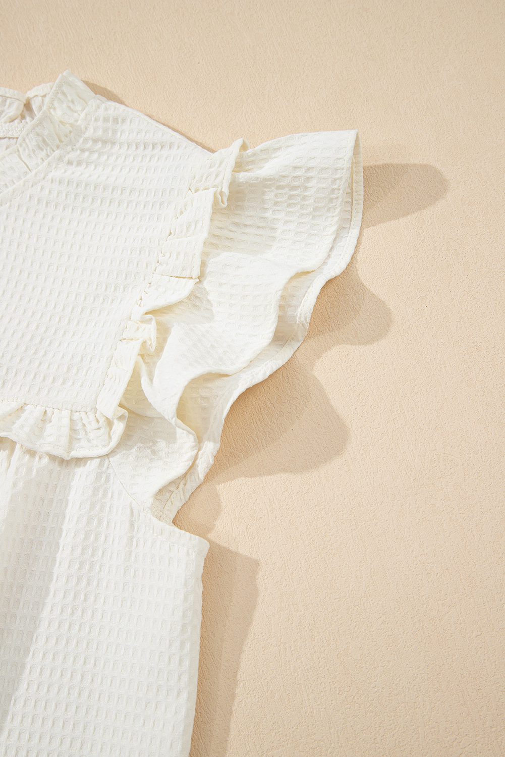 Women's Blouse, White Ruffle Trim, Waffle Knit Fabric, Short Sleeve, Round Neck, Casual Wear, Daily Wear, Summer Fashion, Elegant Style, Comfortable Top, Versatile Outfit, Sophisticated Design, Country Style, Shift Silhouette - Detail View 12 Women's Blouse, White Ruffle Trim, Waffle Knit Fabric, Short Sleeve, Round Neck, Casual Wear, Daily Wear, Summer Fashion, Elegant Style, Comfortable Top, Versatile Outfit, Sophisticated Design, Country Style, Shift Silhouette - Detail View 12