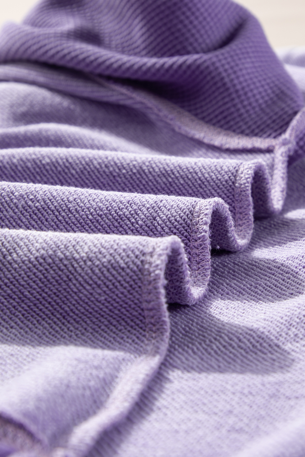 Comfortable and Cozy Women's Patchwork Sweatshirt for Daily Wear in Winter - Detail View 11 Comfortable and Cozy Women's Patchwork Sweatshirt for Daily Wear in Winter - Detail View 11