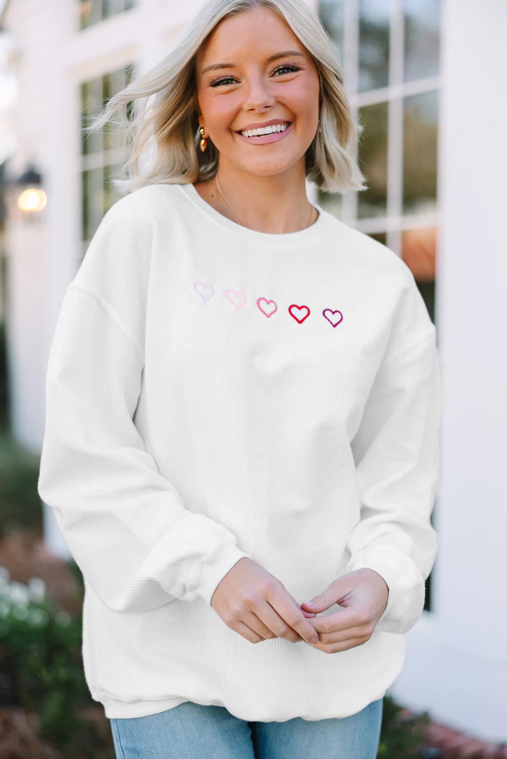 Chic White Heart-Embroidered Sweatshirt with 3D Ribbed Design – Perfect for Valentine's Day - Detail View 5 Chic White Heart-Embroidered Sweatshirt with 3D Ribbed Design – Perfect for Valentine's Day - Detail View 5