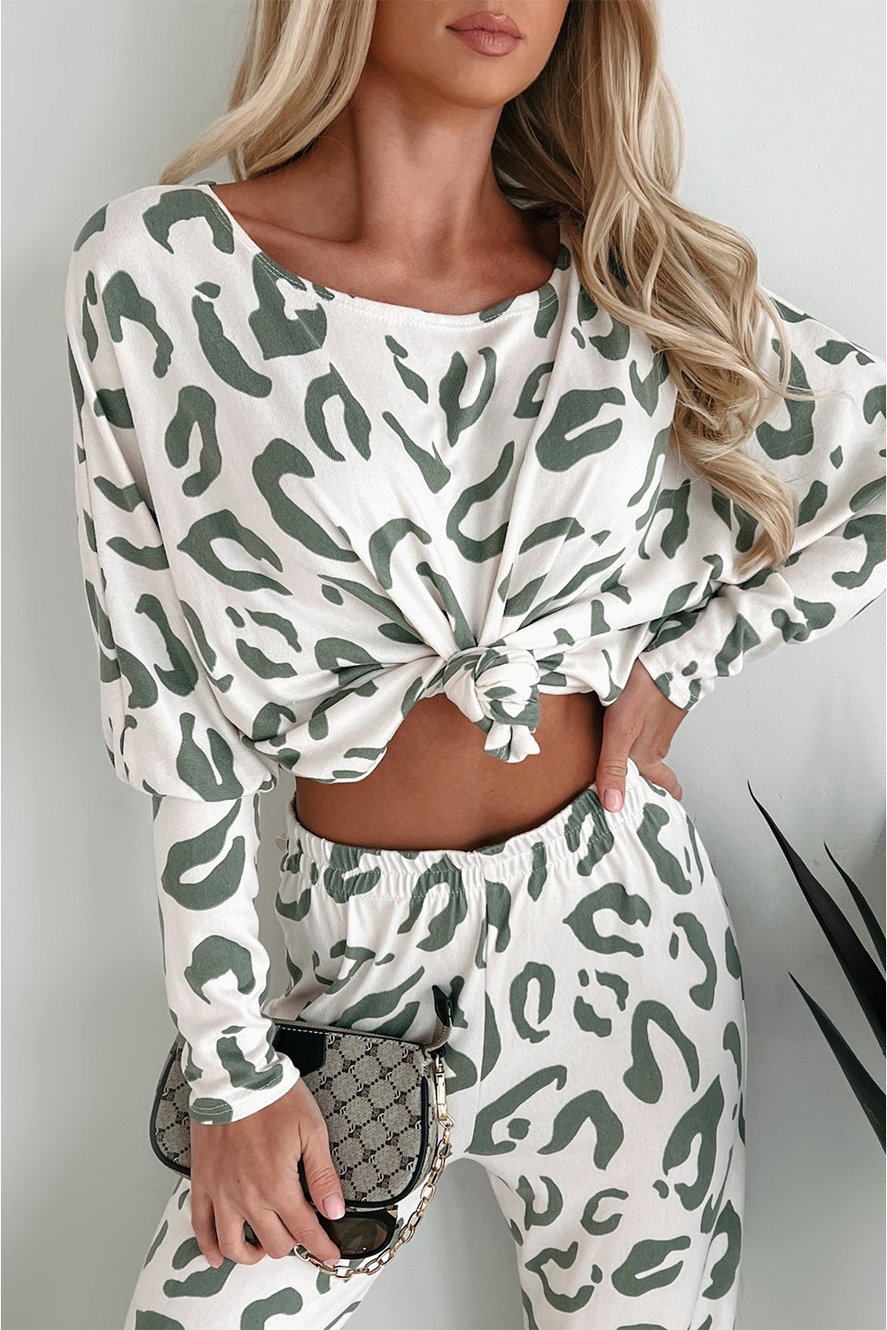 Women's Loungewear Set, Beige Leopard Print, Long Sleeve, Pants, Cozy, Stylish, Casual, Home Wear, Fall & Autumn, Trendy, Comfortable, Round Neck, High Waist, Premium Material, Matching Set - Detail View 10 Women's Loungewear Set, Beige Leopard Print, Long Sleeve, Pants, Cozy, Stylish, Casual, Home Wear, Fall & Autumn, Trendy, Comfortable, Round Neck, High Waist, Premium Material, Matching Set - Detail View 10