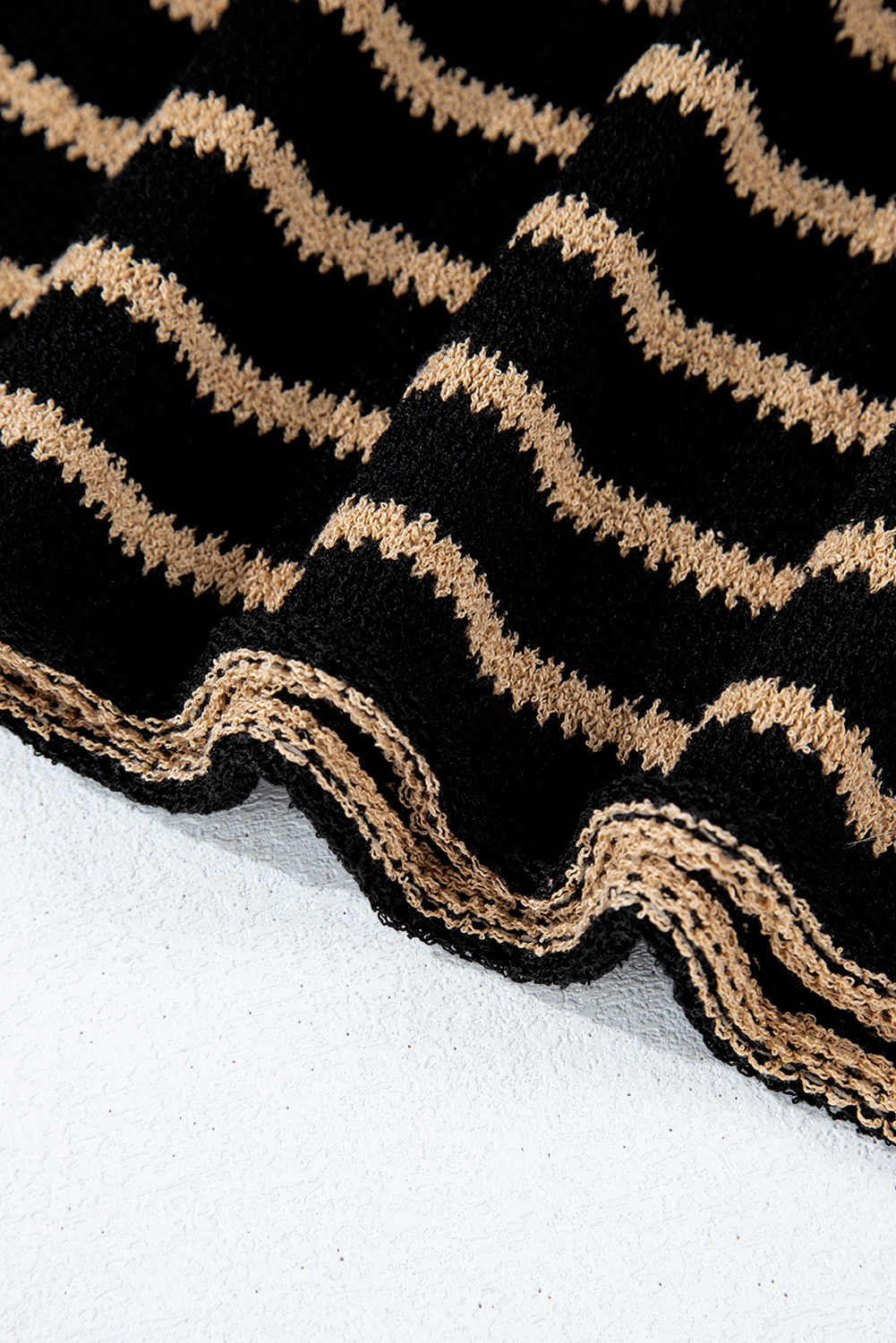 Fashionable Long Sleeve Striped Sweater: Relaxed Fit for Winter Wardrobes - Detail View 10 Fashionable Long Sleeve Striped Sweater: Relaxed Fit for Winter Wardrobes - Detail View 10