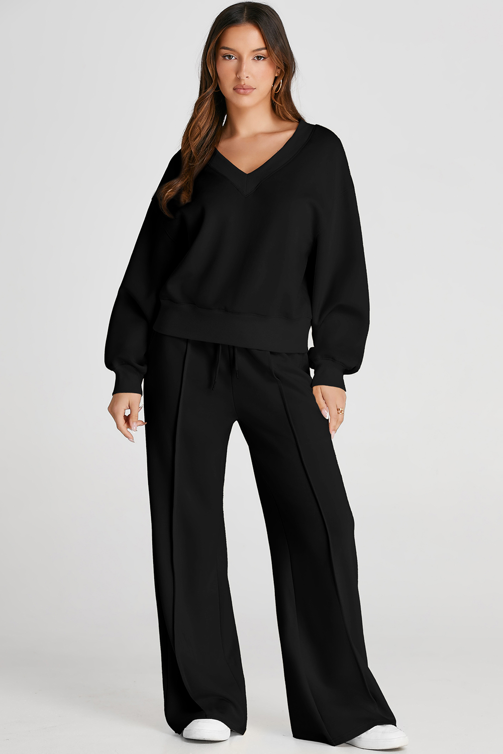 Stylish Long Sleeve Workout Set - V-Neck Crop Top and Pants - Detail View 8 Stylish Long Sleeve Workout Set - V-Neck Crop Top and Pants - Detail View 8
