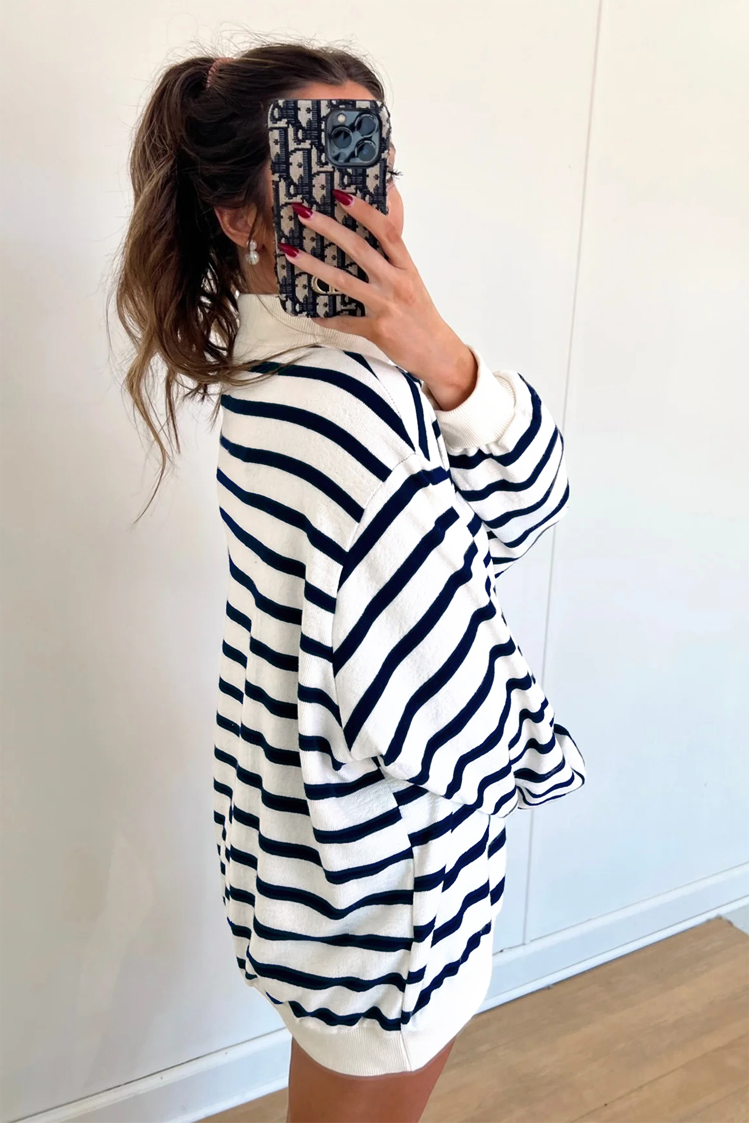 Casual Striped Sweatshirt, Ribbed Hem Long Sleeve Women's Top - Detail View 3 Casual Striped Sweatshirt, Ribbed Hem Long Sleeve Women's Top - Detail View 3