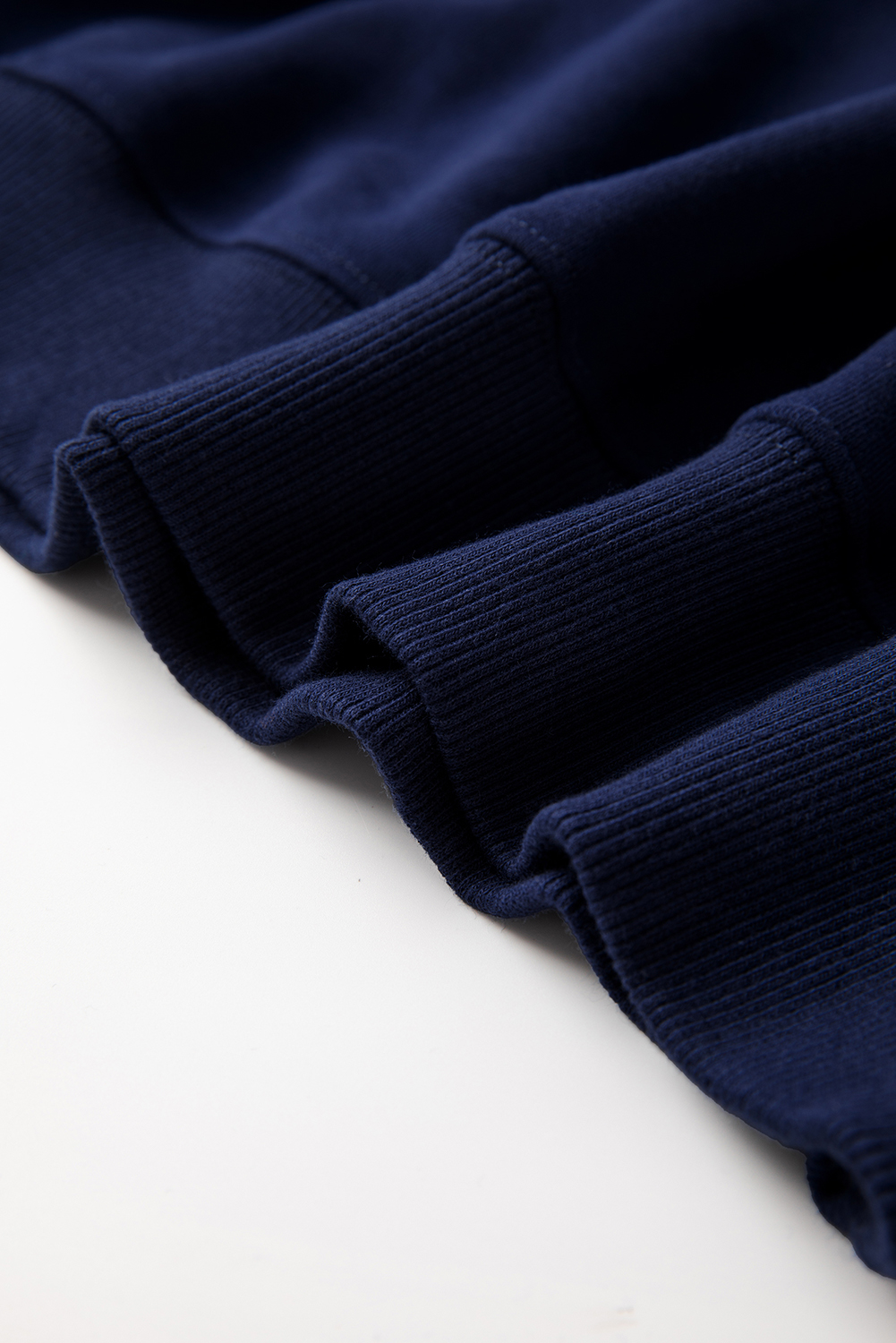 Warm and Stylish: Navy Blue Fleece-Lined Sweatshirt with Drop Shoulder Design - Detail View 7 Warm and Stylish: Navy Blue Fleece-Lined Sweatshirt with Drop Shoulder Design - Detail View 7