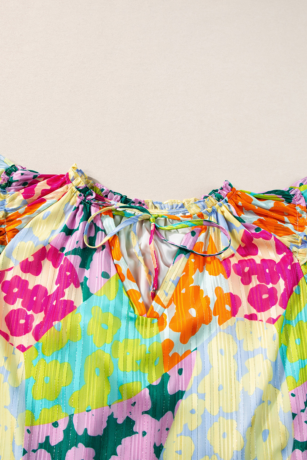 Stylish Leopard Print Crinkled Blouse with Frilly Collar and Ruffle Sleeves - Detail View 7 Stylish Leopard Print Crinkled Blouse with Frilly Collar and Ruffle Sleeves - Detail View 7