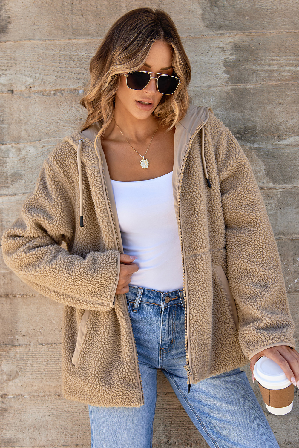 Stylish and Warm Hooded Jacket for Women - Perfect for Layering and Daily Wear - Detail View 3 Stylish and Warm Hooded Jacket for Women - Perfect for Layering and Daily Wear - Detail View 3