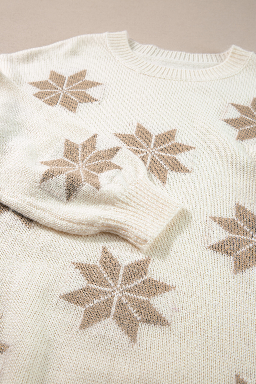 Stylish and Warm Tunic Length Sweater with Snowflake Print for Winter Days - Detail View 15 Stylish and Warm Tunic Length Sweater with Snowflake Print for Winter Days - Detail View 15