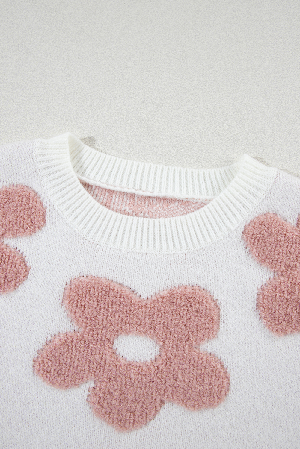 Stylish Long Sleeve Pullover: Casual Winter Sweater in White - Detail View 13 Stylish Long Sleeve Pullover: Casual Winter Sweater in White - Detail View 13