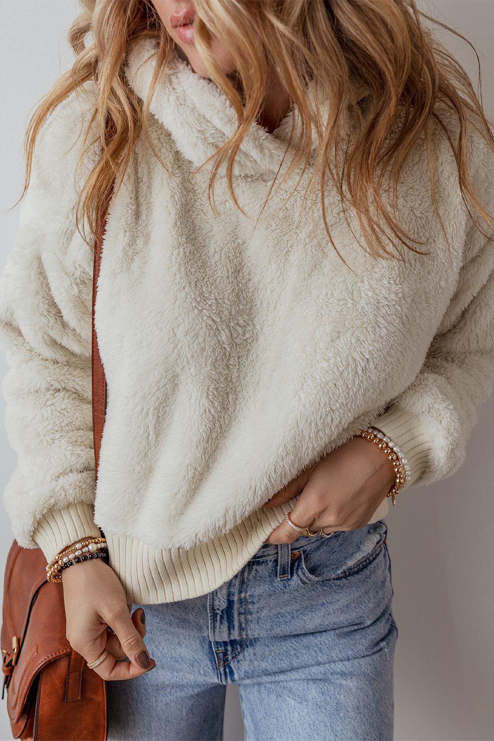 Thick and Warm Hooded Sweatshirt for Women - Perfect for Cold Weather - Detail View 6 Thick and Warm Hooded Sweatshirt for Women - Perfect for Cold Weather - Detail View 6