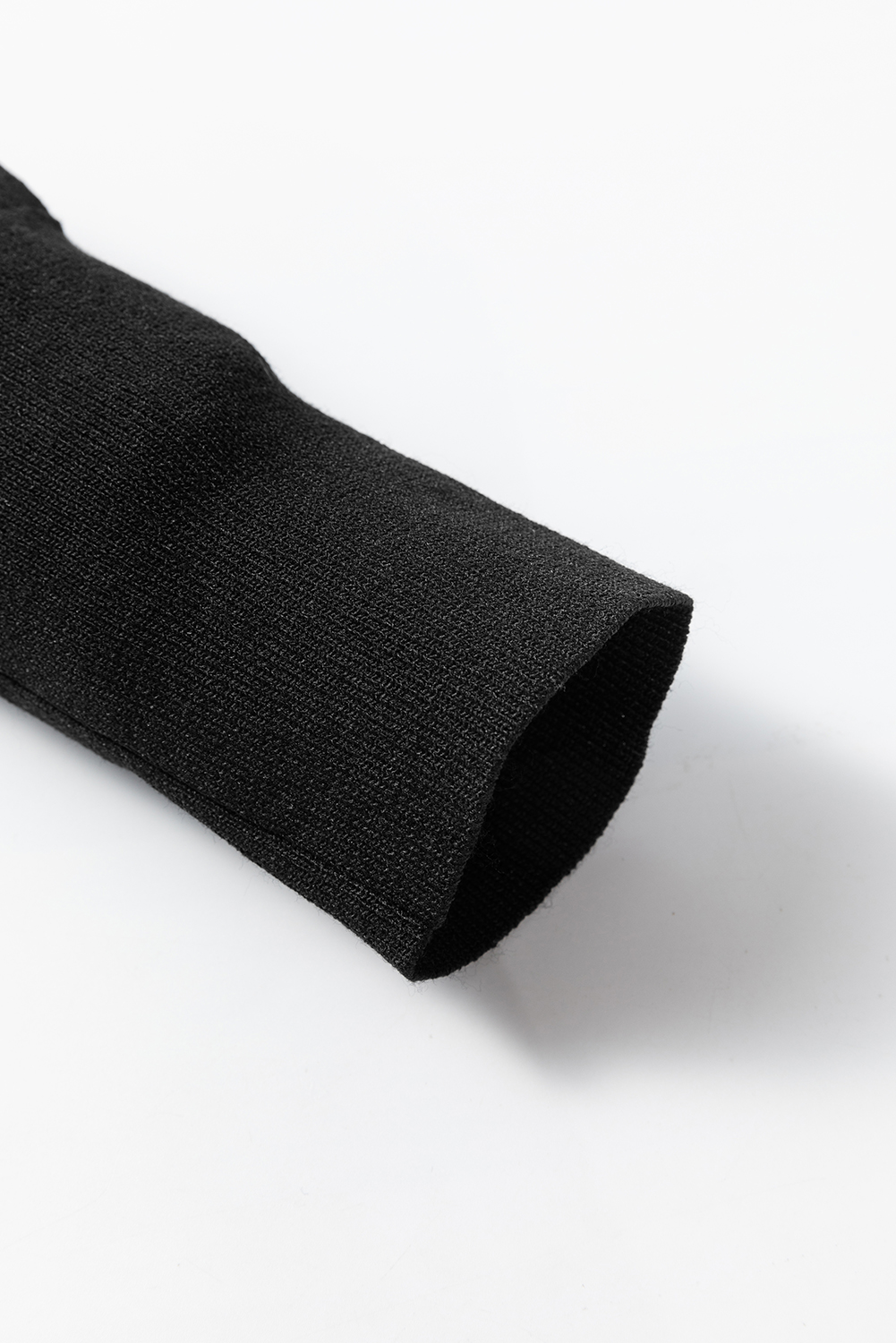 Women's Black Solid Color Slim Fit Lightweight Crew Neck Sweater for Everyday Style - Detail View 9 Women's Black Solid Color Slim Fit Lightweight Crew Neck Sweater for Everyday Style - Detail View 9