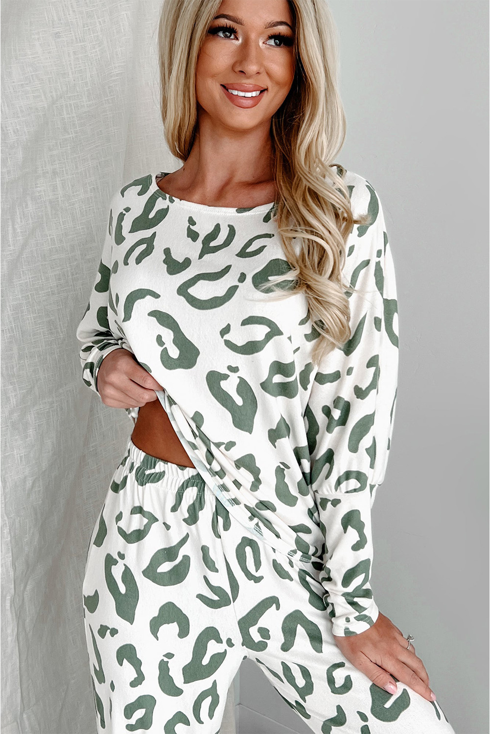 Women's Beige Leopard Print Long Sleeve and Pants Loungewear Set - Detail View 11 Women's Beige Leopard Print Long Sleeve and Pants Loungewear Set - Detail View 11