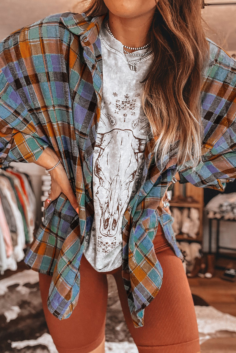 Versatile Vintage Style: Comfortable Loose Fit Plaid Shirt for Women - Detail View 3 Versatile Vintage Style: Comfortable Loose Fit Plaid Shirt for Women - Detail View 3