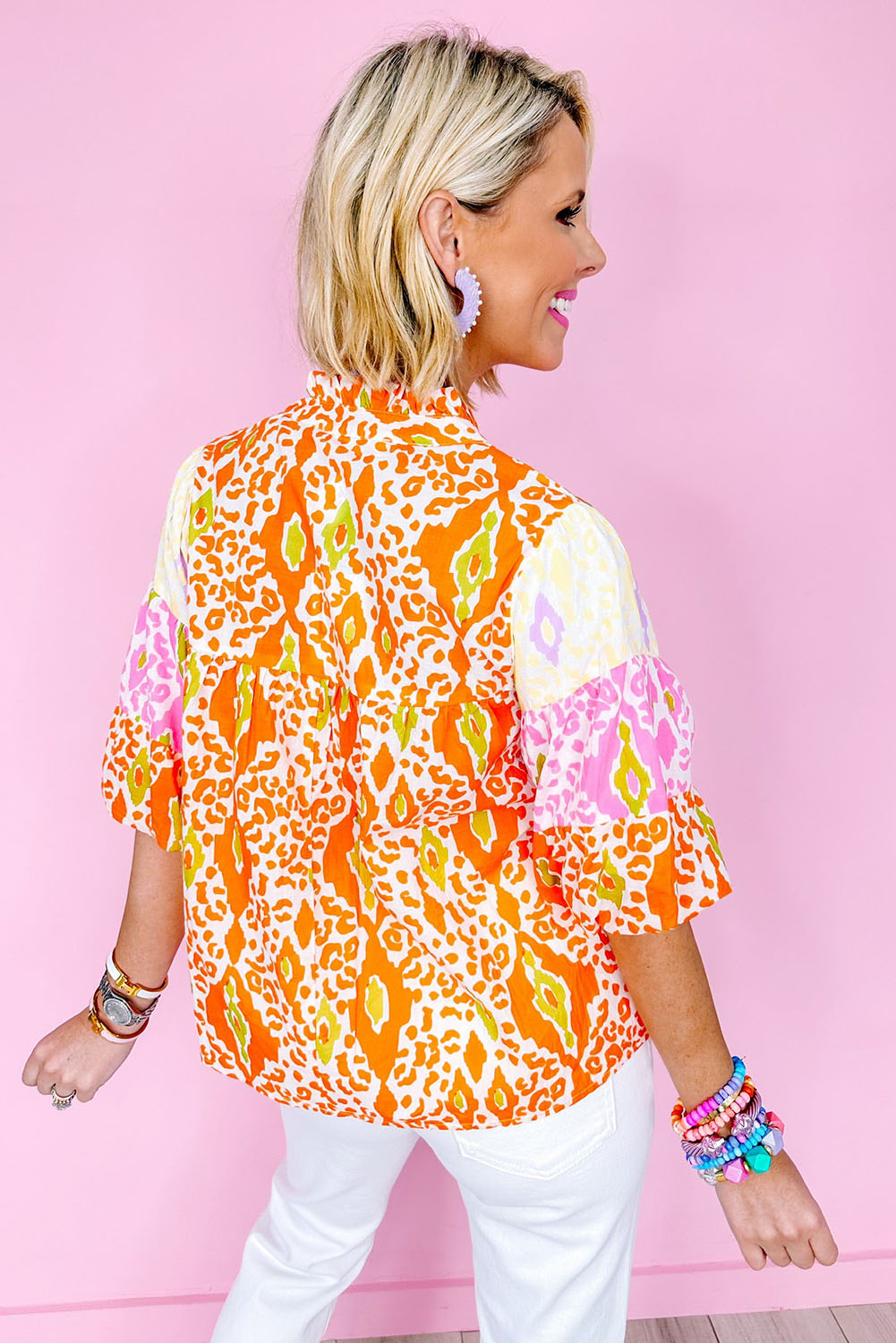 Stylish V-Neck Summer Blouse - Versatile and Chic - Detail View 3 Stylish V-Neck Summer Blouse - Versatile and Chic - Detail View 3