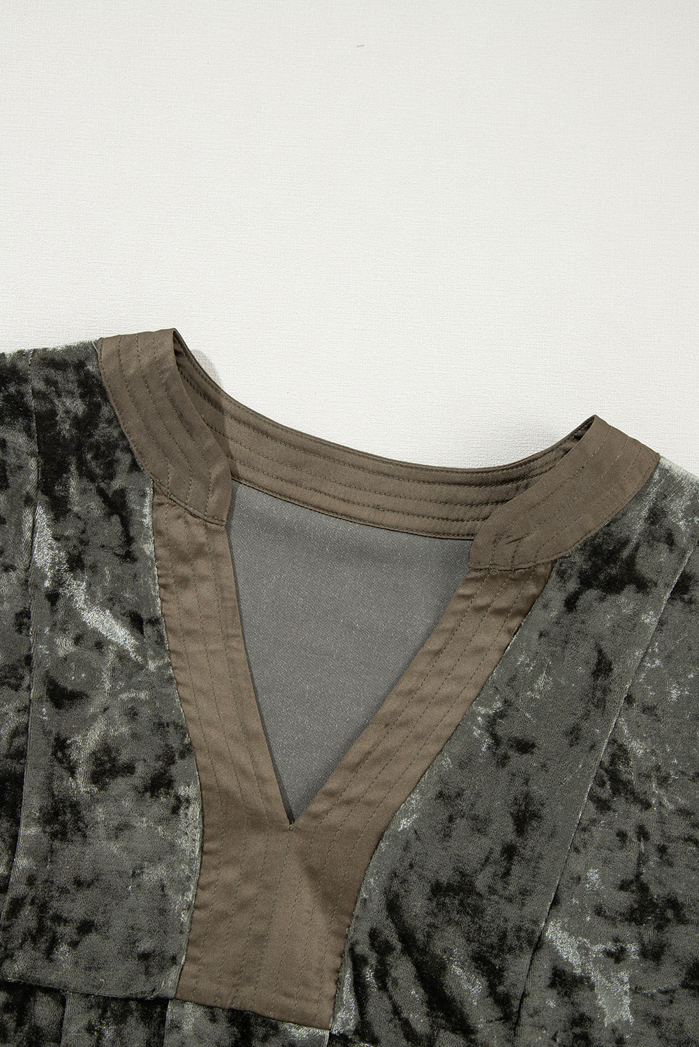 Women's Velvet Dress, Jungle Green, Long Sleeve, V Neck, Loose Fit, Pockets, Mini Dress, Daily Wear, Night Out, Pocket Dress, Solid Color, Elegant, Luxurious, Soft, Chic, Feminine, Autumn Winter Fashion, Formal Ocassion - Detail View 10 Women's Velvet Dress, Jungle Green, Long Sleeve, V Neck, Loose Fit, Pockets, Mini Dress, Daily Wear, Night Out, Pocket Dress, Solid Color, Elegant, Luxurious, Soft, Chic, Feminine, Autumn Winter Fashion, Formal Ocassion - Detail View 10
