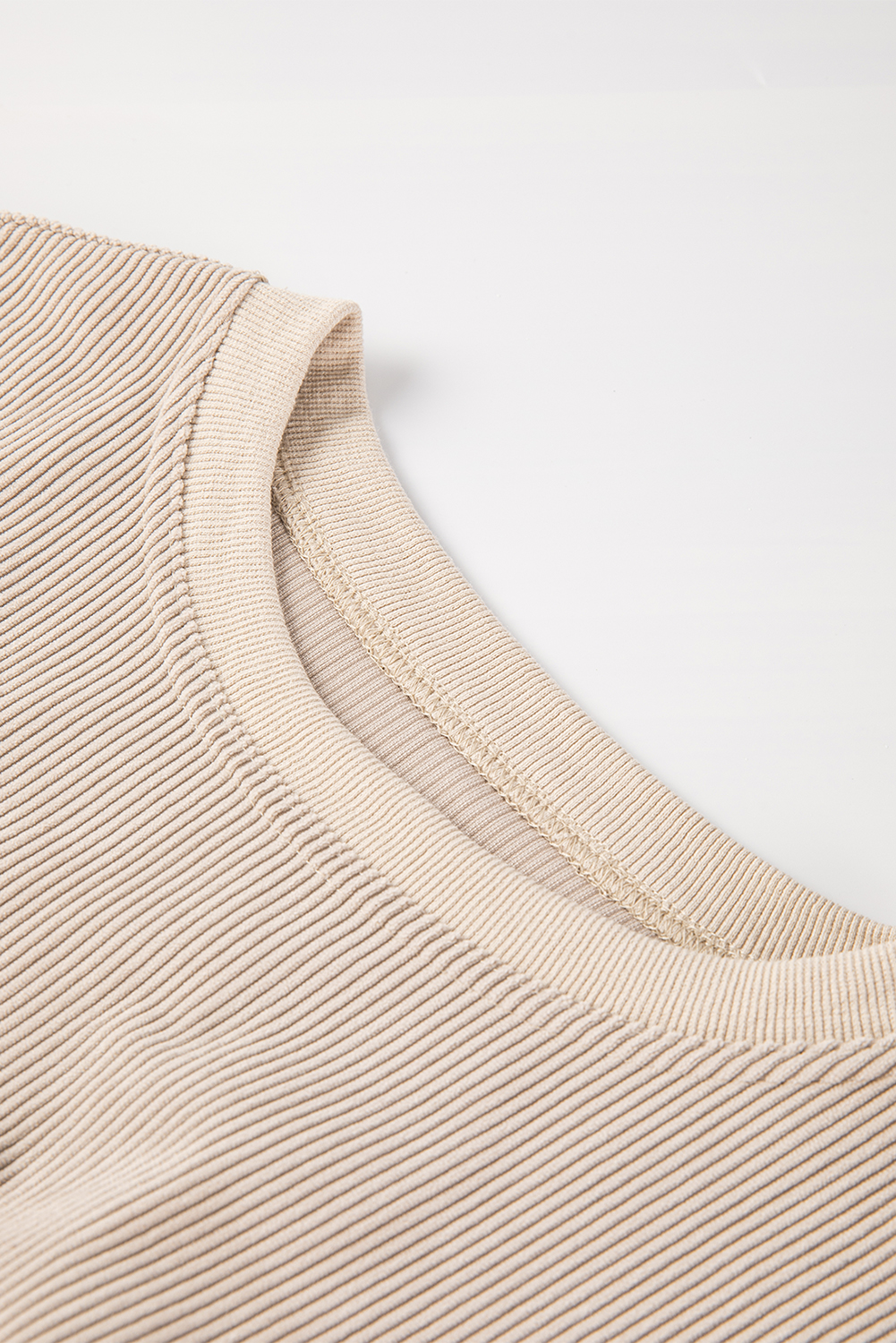 Elevate your winter wardrobe with this Women's Smoke Gray Ribbed Corduroy Oversized Sweatshirt. The poppy orange corduroy fabric paired with blush pink wording creates a trendy and eye-catching color combination, making it a favorite choice for fashion enthusiasts. This oversized sweatshirt offers both comfort and style, allowing you to rock your favorite looks all year round. The round neckline and long sleeves provide a cozy and relaxed fit, perfect for daily wear. Pair this versatile sweatshirt with leggings for a comfy and casual look, or dress it up with boyfriend jeans and cowboy boots for a fashionable ensemble. Made from premium 100% polyester, this sweatshirt is suitable and fashionable for all body shapes, ensuring a flattering and comfortable fit. Embrace the casual and fashionable vibes of this solid color sweatshirt, a must-have for the winter season. - Detail View 4 Elevate your winter wardrobe with this Women's Smoke Gray Ribbed Corduroy Oversized Sweatshirt. The poppy orange corduroy fabric paired with blush pink wording creates a trendy and eye-catching color combination, making it a favorite choice for fashion enthusiasts. This oversized sweatshirt offers both comfort and style, allowing you to rock your favorite looks all year round. The round neckline and long sleeves provide a cozy and relaxed fit, perfect for daily wear. Pair this versatile sweatshirt with leggings for a comfy and casual look, or dress it up with boyfriend jeans and cowboy boots for a fashionable ensemble. Made from premium 100% polyester, this sweatshirt is suitable and fashionable for all body shapes, ensuring a flattering and comfortable fit. Embrace the casual and fashionable vibes of this solid color sweatshirt, a must-have for the winter season. - Detail View 4