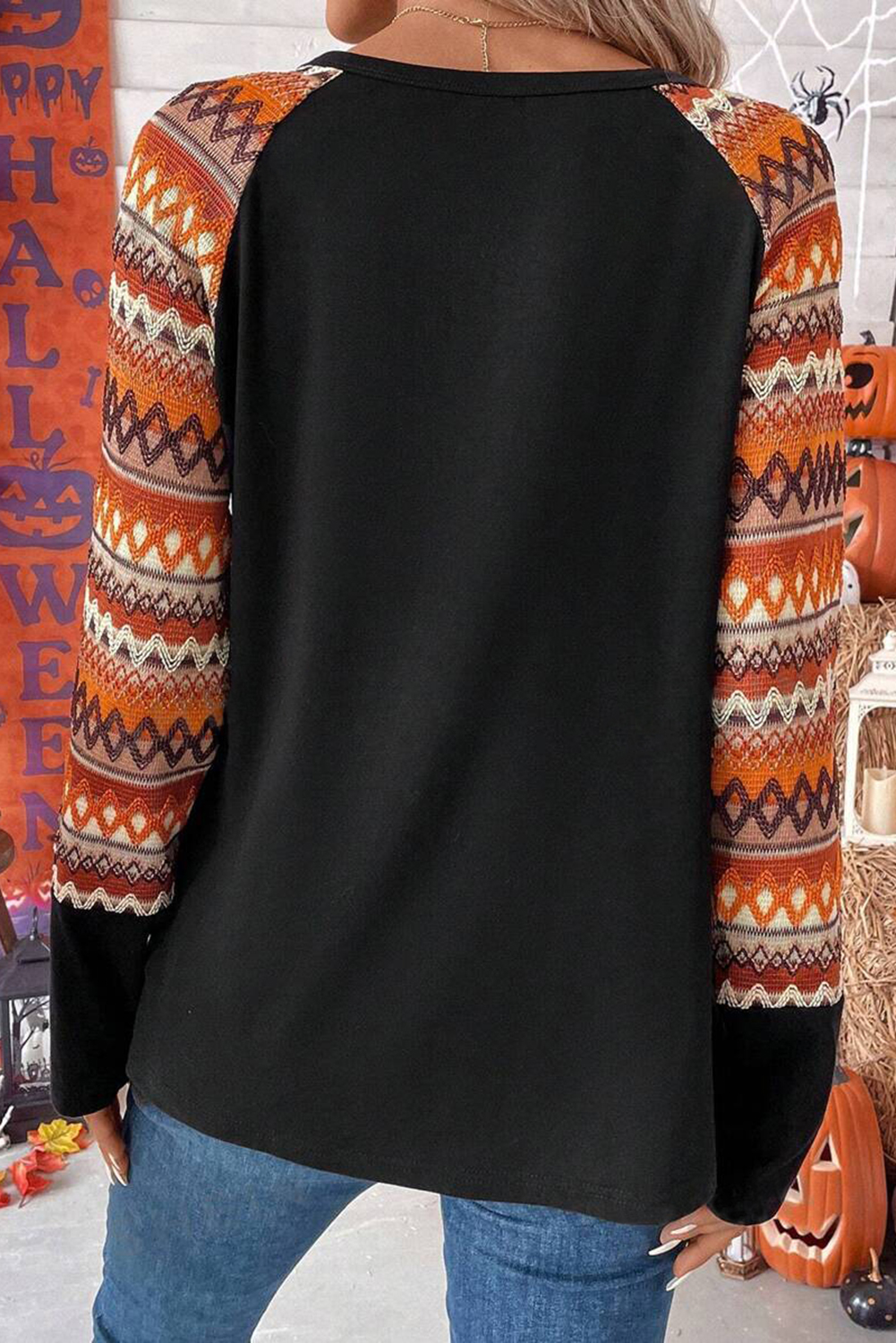 Creative Patchwork Round Neck Long Sleeve Tee - Western Style - Detail View 3 Creative Patchwork Round Neck Long Sleeve Tee - Western Style - Detail View 3