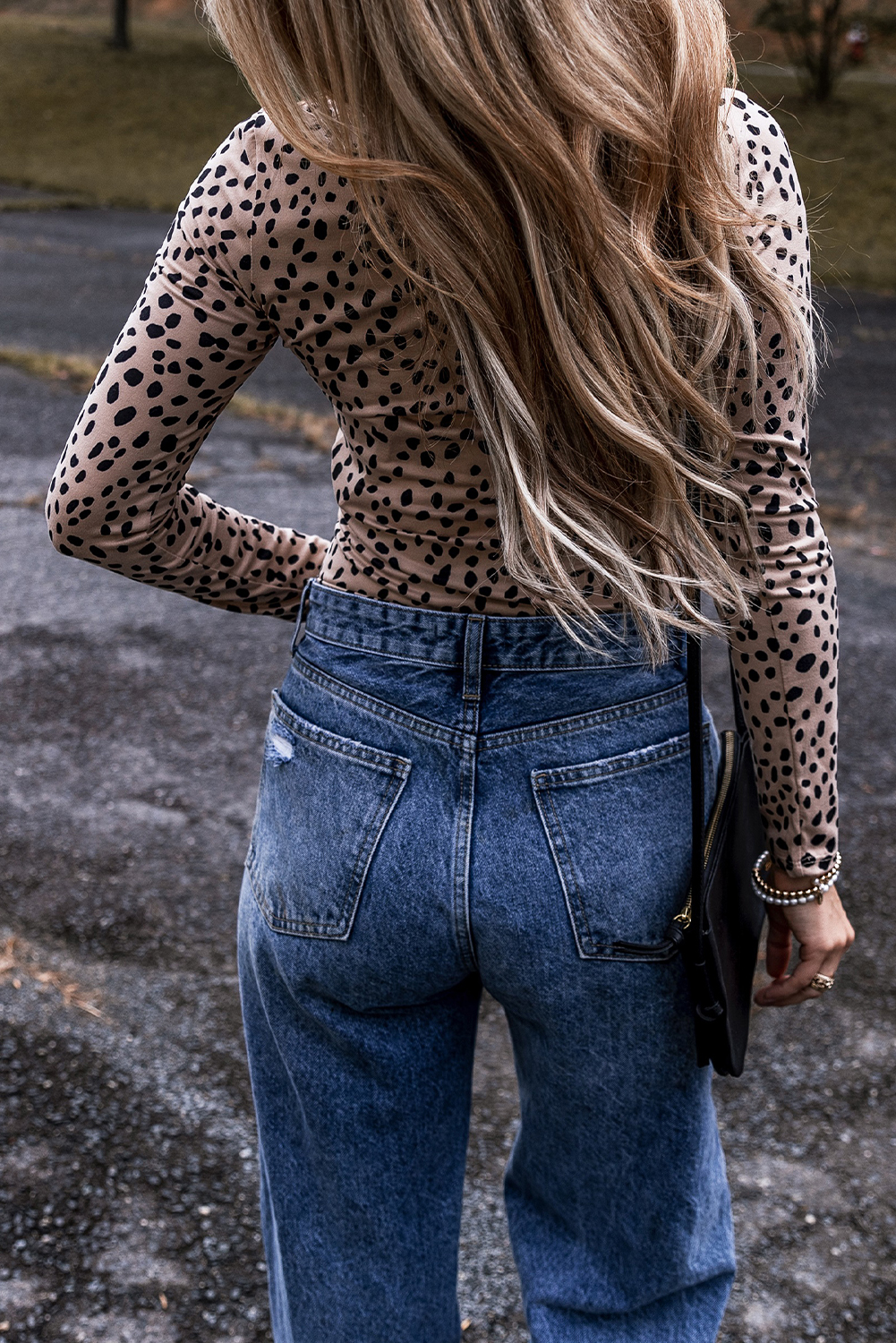 Eye-Catching Leopard Print Bodysuit with Long Sleeves - Smoke Grey - Detail View 2 Eye-Catching Leopard Print Bodysuit with Long Sleeves - Smoke Grey - Detail View 2