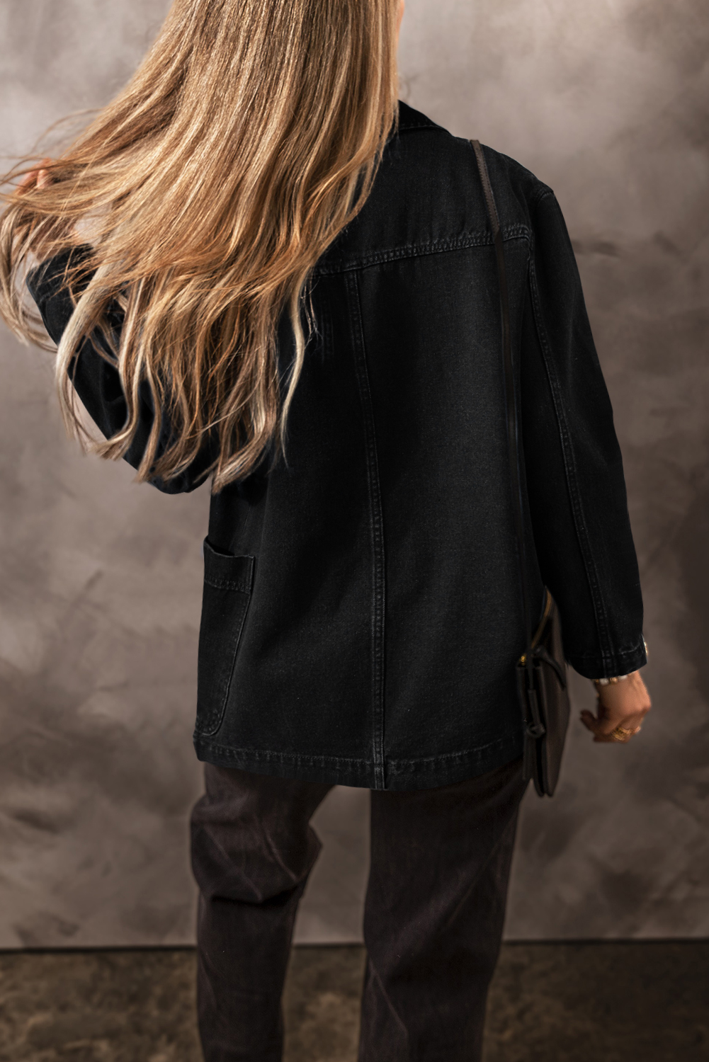 Casual and Timeless Black Denim Jacket with Long Sleeves and Side Pockets - Detail View 3 Casual and Timeless Black Denim Jacket with Long Sleeves and Side Pockets - Detail View 3