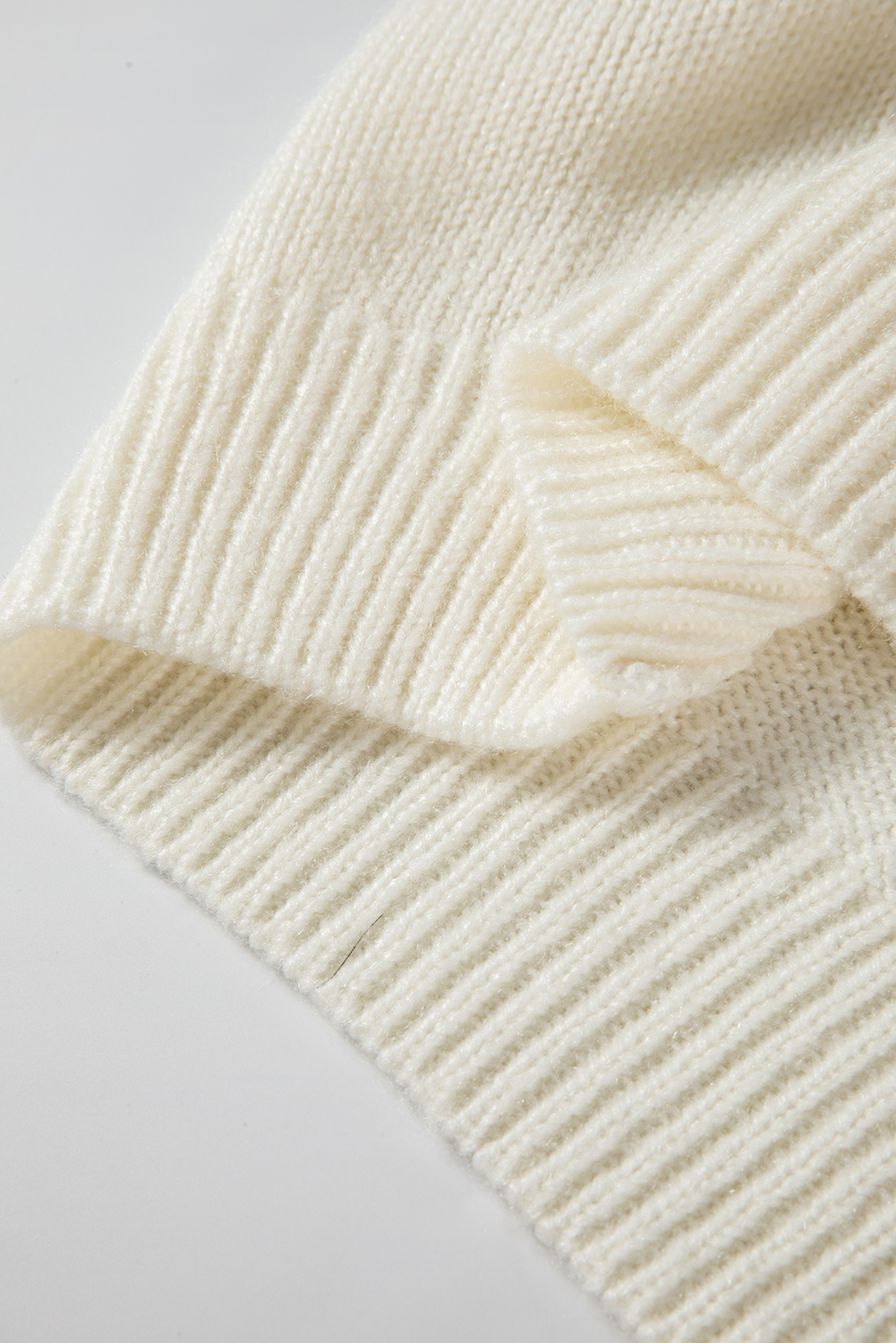 Cozy Long Sleeve White Snowflake Sweater - Perfect for Christmas Celebrations - Detail View 22 Cozy Long Sleeve White Snowflake Sweater - Perfect for Christmas Celebrations - Detail View 22