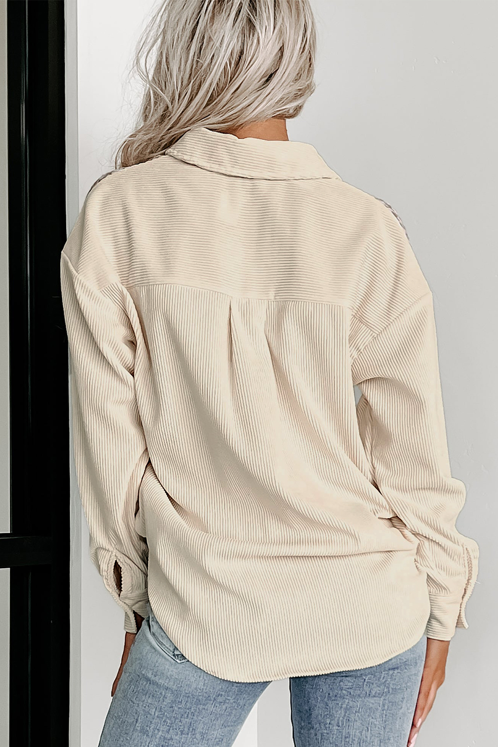 Versatile and Trendy Women's Casual Shacket - Classic Houndstooth Pattern - Detail View 3 Versatile and Trendy Women's Casual Shacket - Classic Houndstooth Pattern - Detail View 3