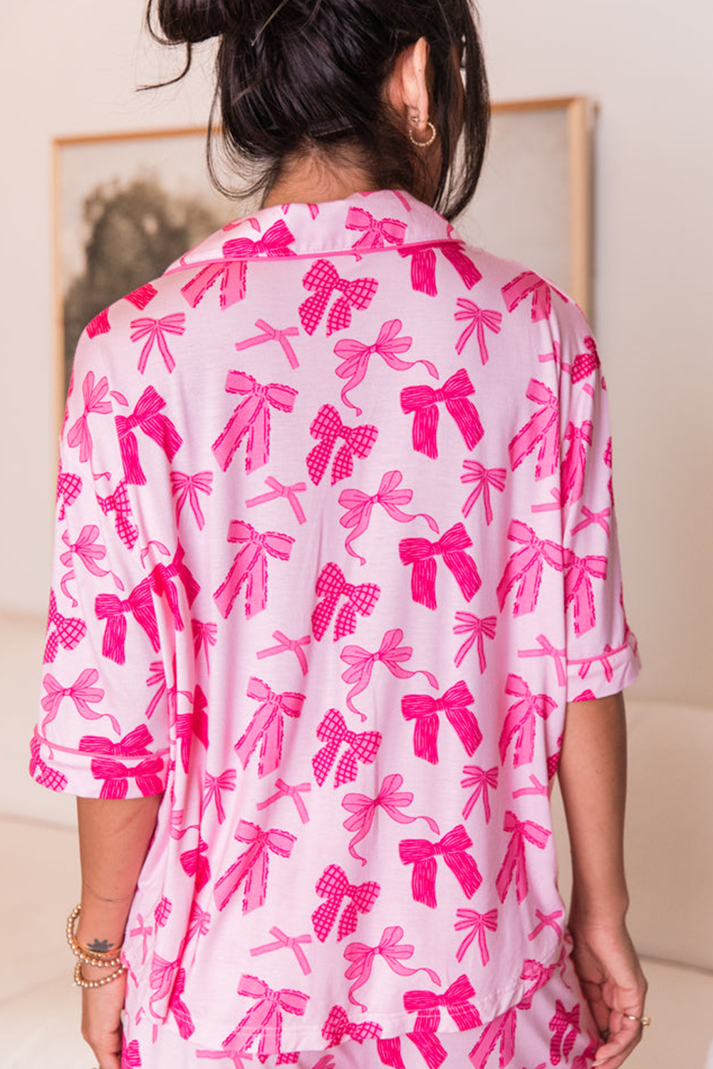Women's Pajamas Set, Pink Pajamas, Bow Knot Print, Lapel Collar, Short Sleeve, Matching Pants, Loungewear, Casual Sleepwear, Comfortable, Relaxation Outfit, Trendy Patterns, High Waist, Daily Wear, Homewear, Chic Style, Soft Fabric - Detail View 4 Women's Pajamas Set, Pink Pajamas, Bow Knot Print, Lapel Collar, Short Sleeve, Matching Pants, Loungewear, Casual Sleepwear, Comfortable, Relaxation Outfit, Trendy Patterns, High Waist, Daily Wear, Homewear, Chic Style, Soft Fabric - Detail View 4