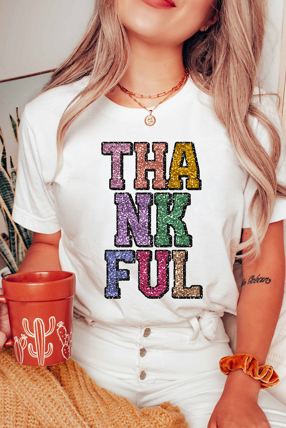 Women's Graphic T-Shirt, White Tee, THANKFUL Print, Casual Style, Short Sleeve, Crew Neck, Shift Fit, Comfortable Wear, Festive Occasion, Summer Fashion, Letter Pattern, Thanksgiving Apparel, Easy to Style, Graphic Tees - Detail View 4 Women's Graphic T-Shirt, White Tee, THANKFUL Print, Casual Style, Short Sleeve, Crew Neck, Shift Fit, Comfortable Wear, Festive Occasion, Summer Fashion, Letter Pattern, Thanksgiving Apparel, Easy to Style, Graphic Tees - Detail View 4