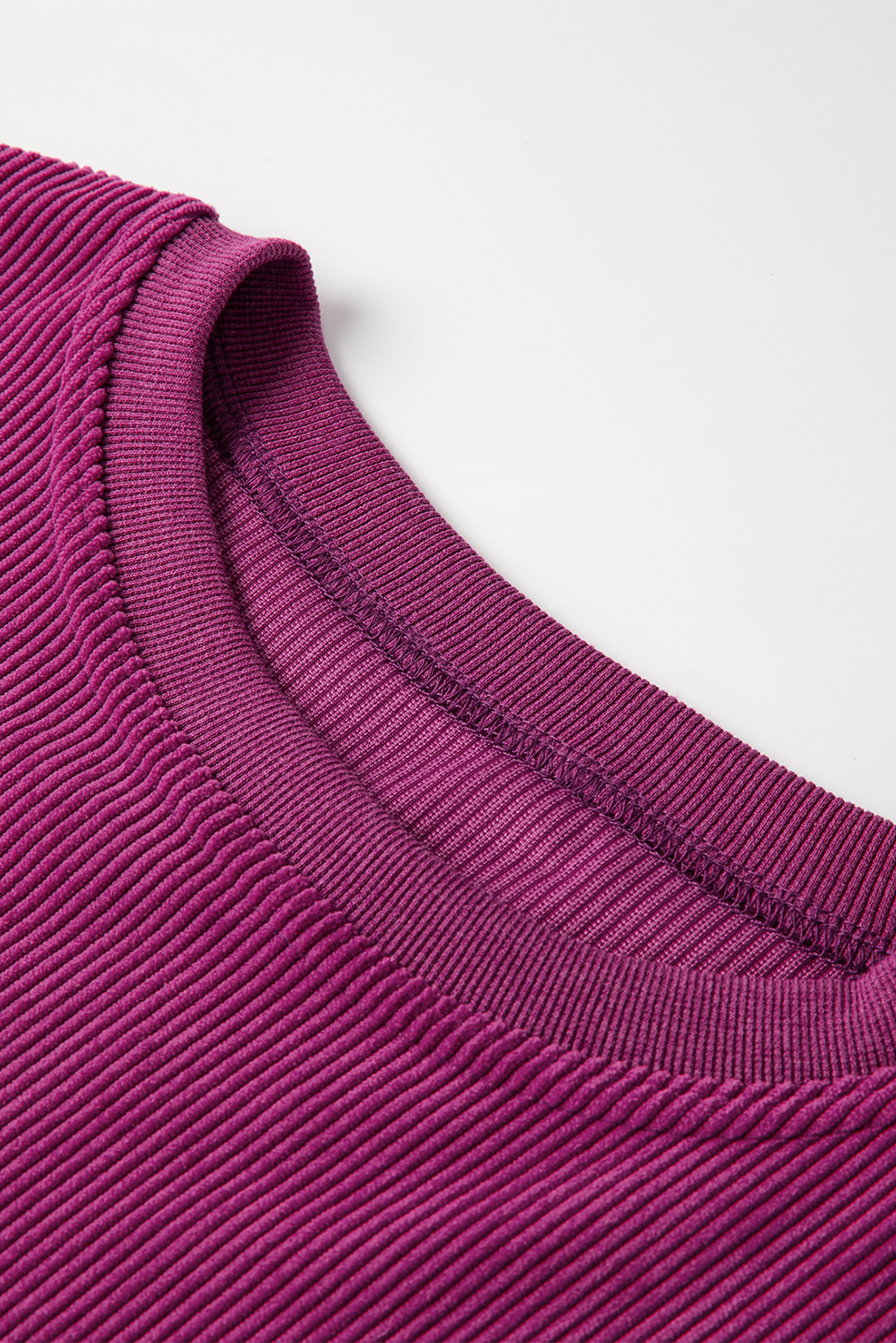 Stylish Winter Essential: Women's Oversized Sweatshirt in Festival Fuchsia - Detail View 8 Stylish Winter Essential: Women's Oversized Sweatshirt in Festival Fuchsia - Detail View 8