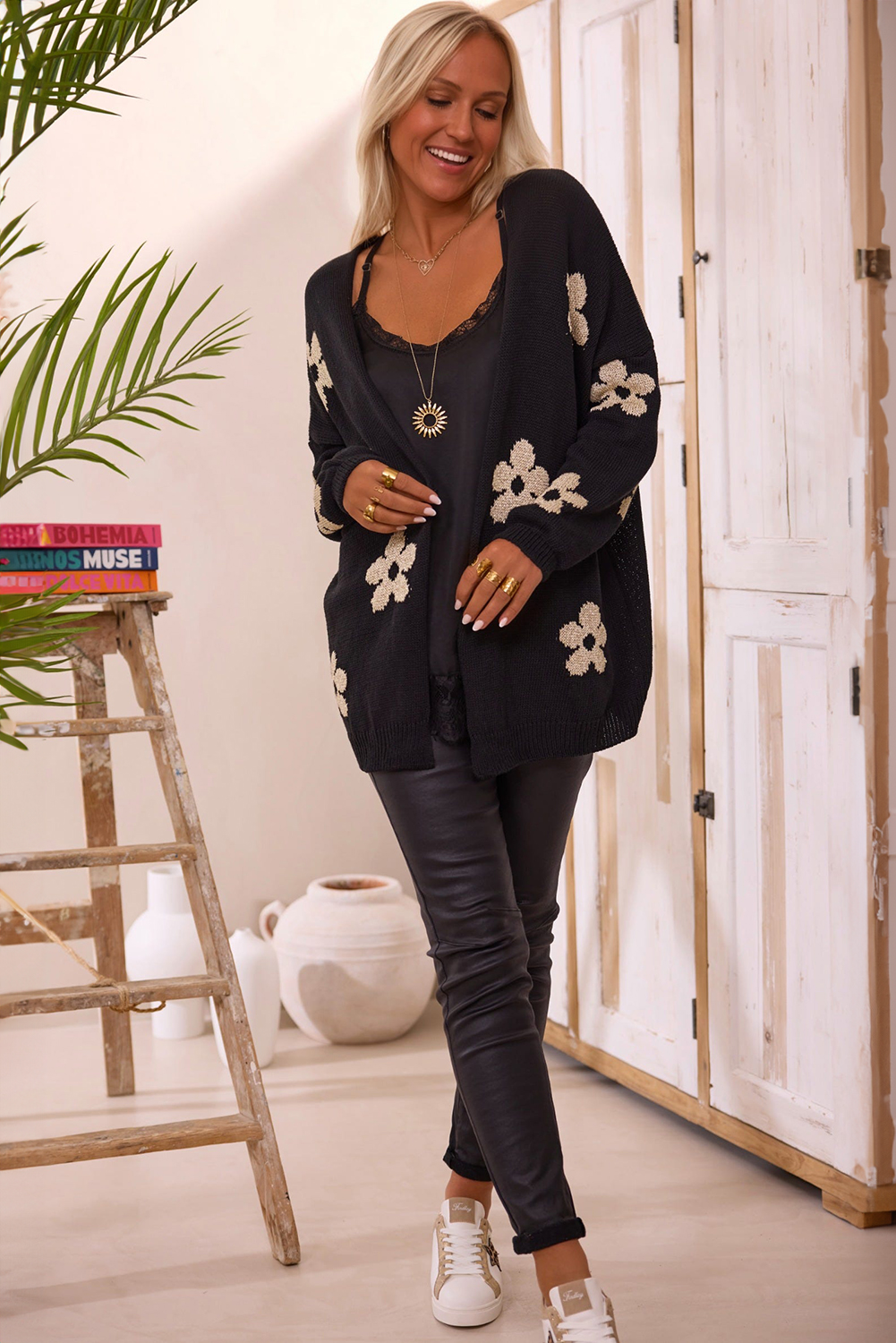 Cozy and Versatile Daily Cardigan - Long Sleeve, Open Front Design - Detail View 3 Cozy and Versatile Daily Cardigan - Long Sleeve, Open Front Design - Detail View 3