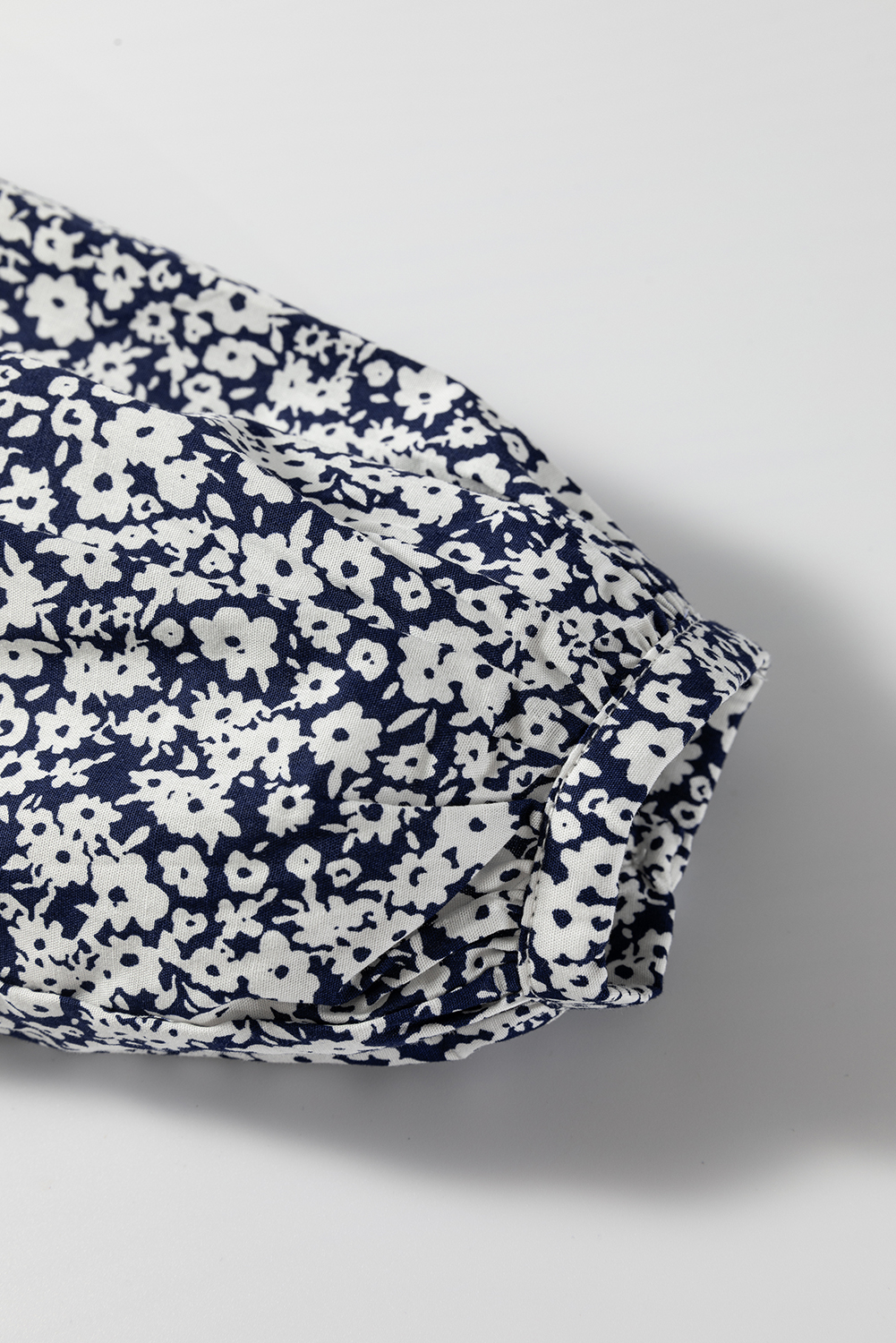 Graceful Shift Blouse: Elegant Floral Design and Stylish Puff Sleeves - Detail View 11 Graceful Shift Blouse: Elegant Floral Design and Stylish Puff Sleeves - Detail View 11